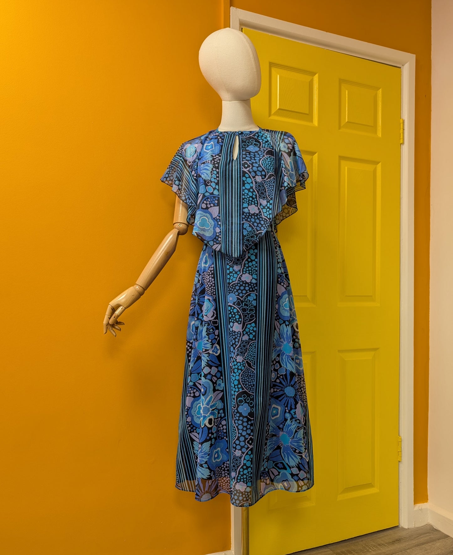 1970s dress with attached cape - Size 6/8