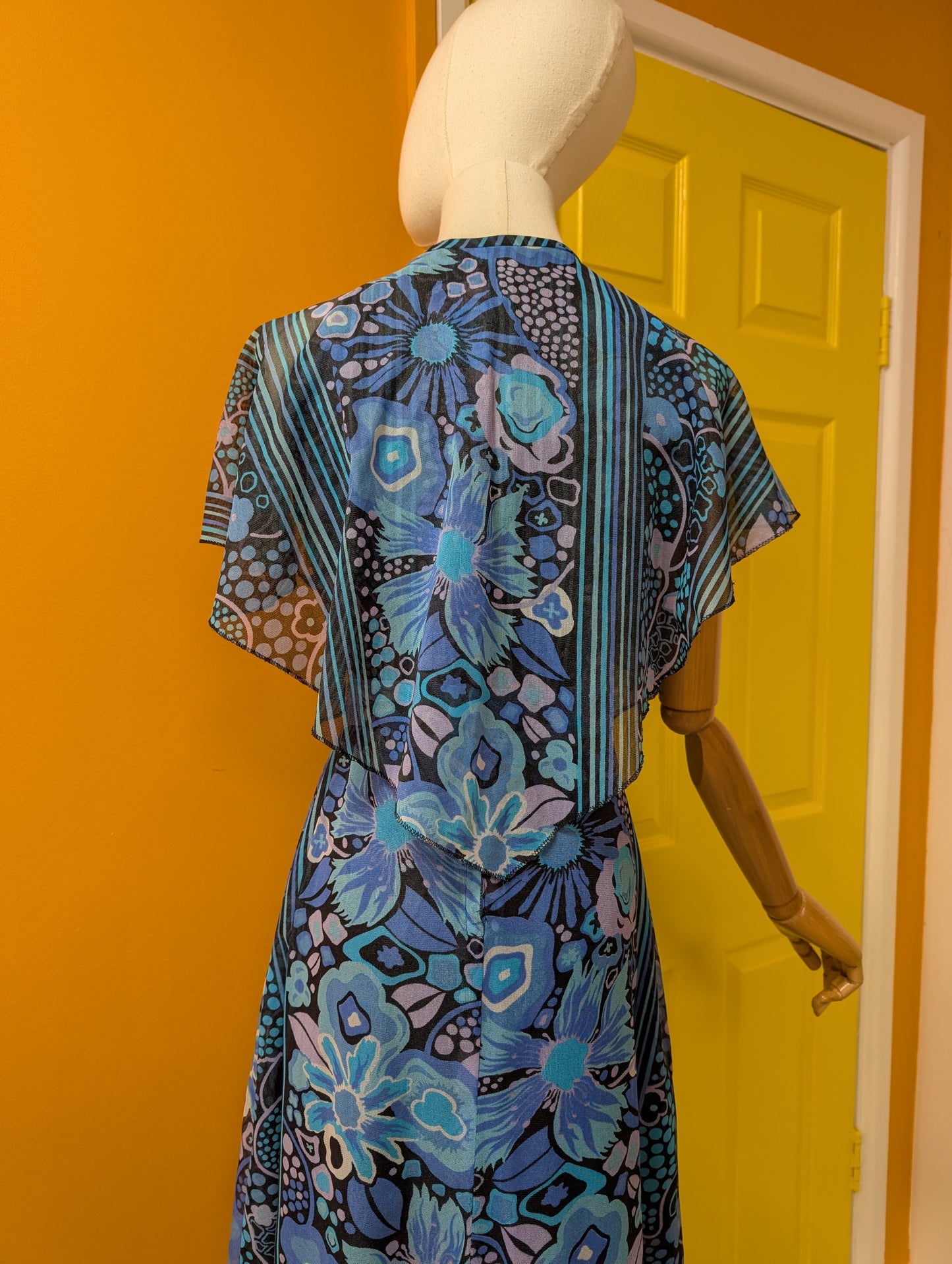 1970s dress with attached cape - Size 6/8