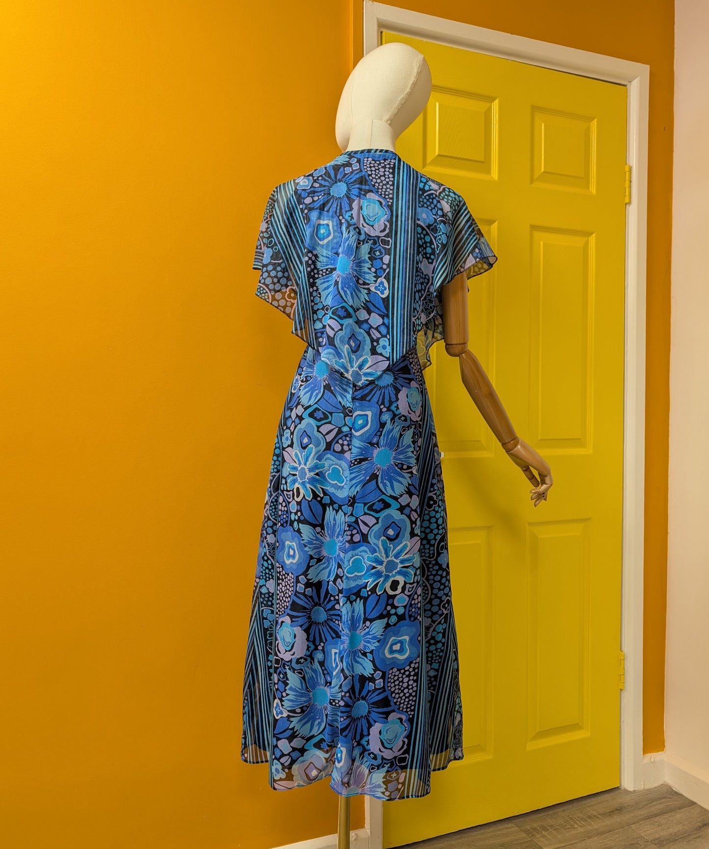 1970s dress with attached cape - Size 6/8