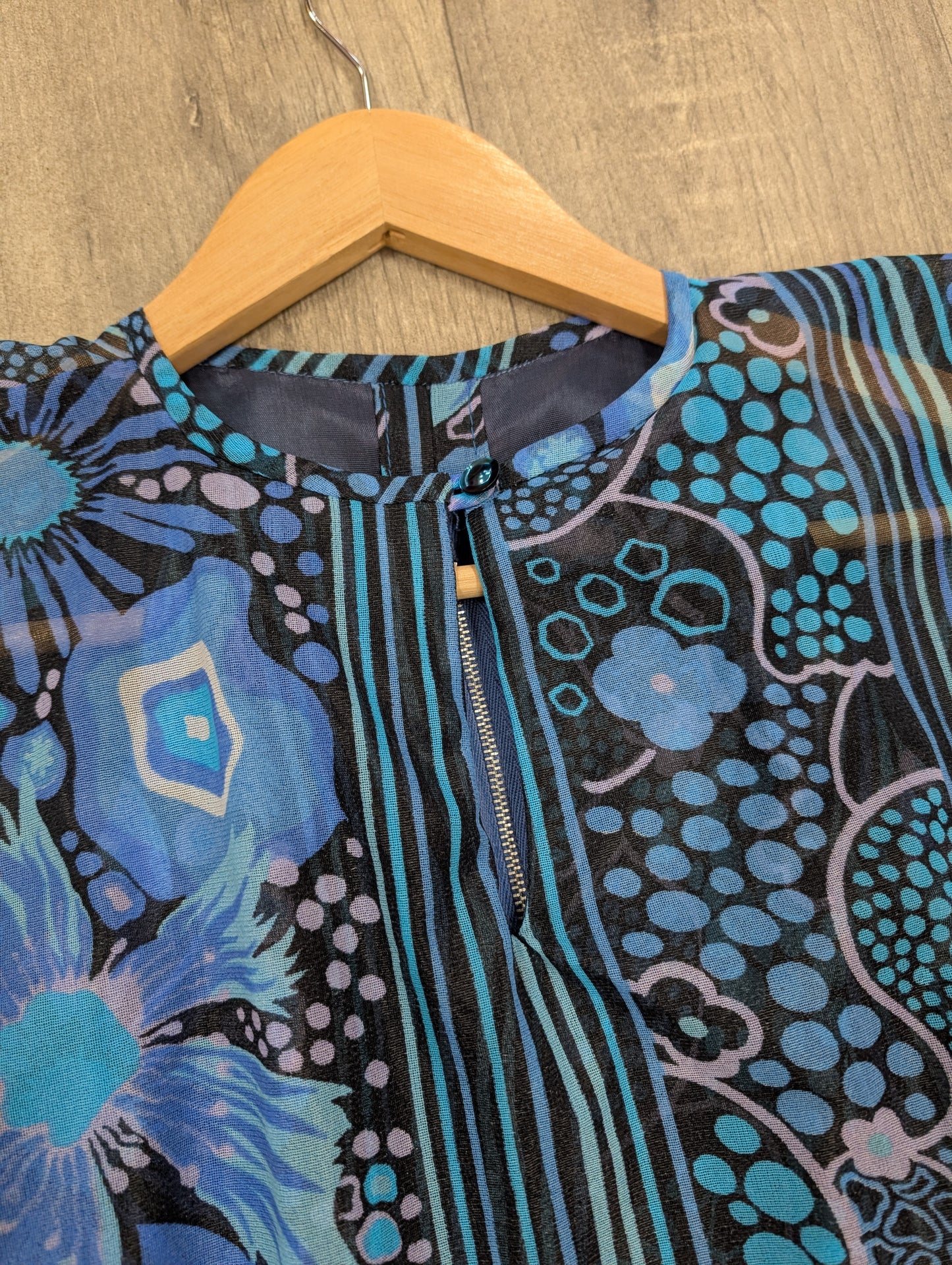 1970s dress with attached cape - Size 6/8