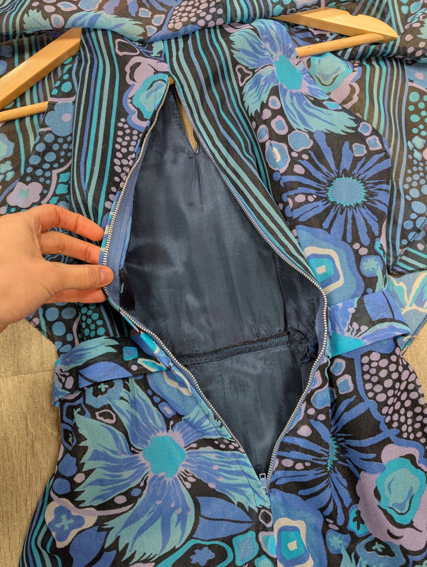 1970s dress with attached cape - Size 6/8