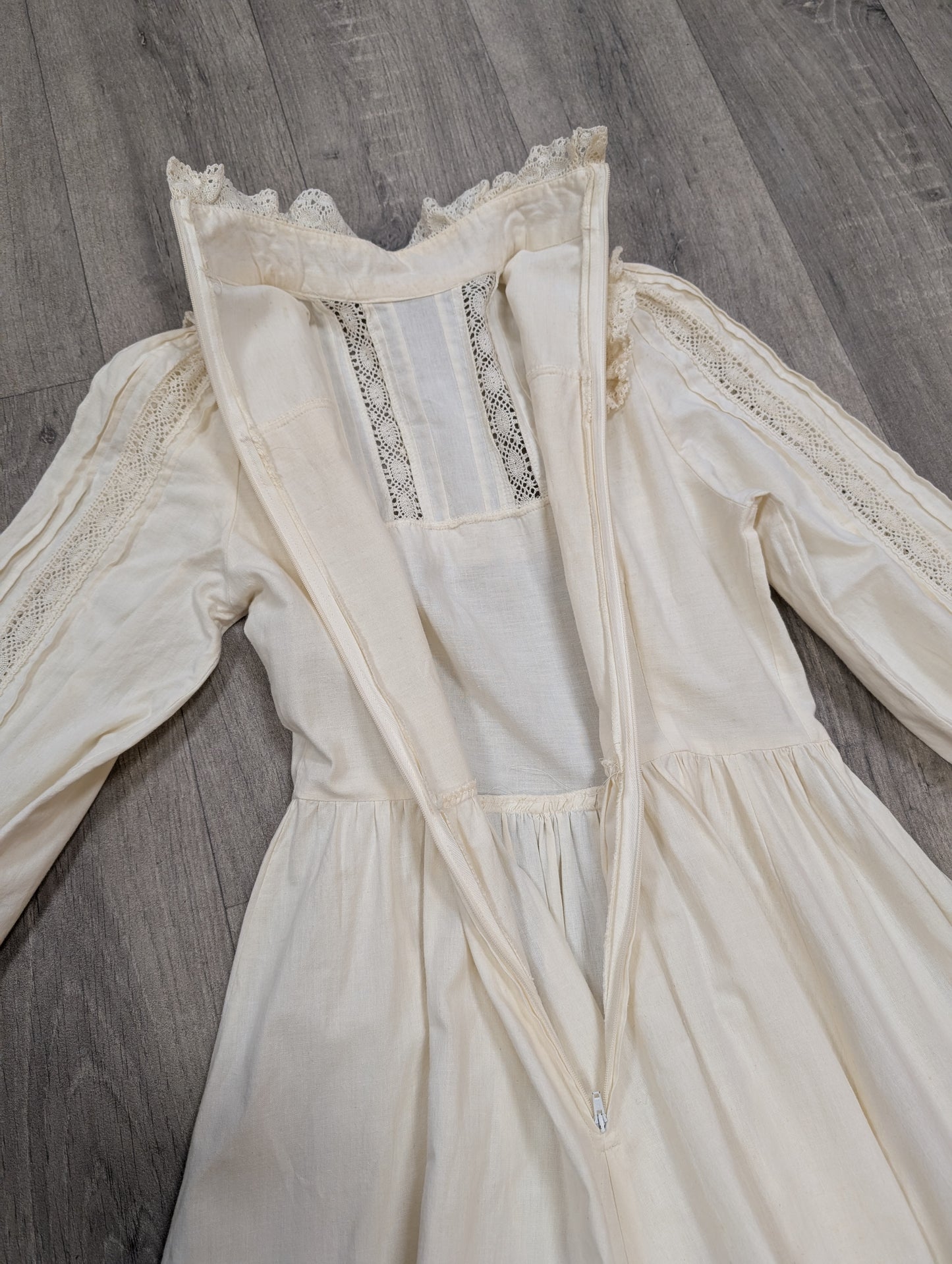 1970s cotton and lace prairie dress - Size 8