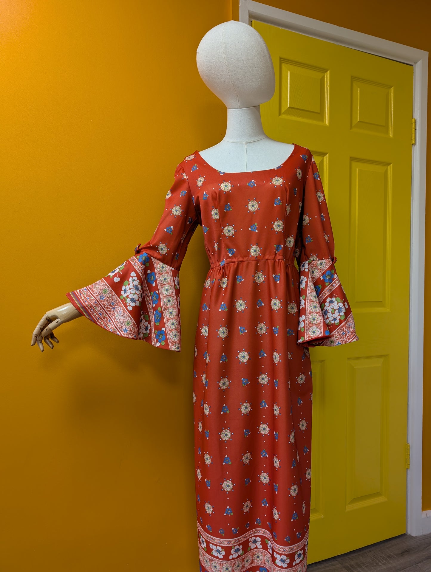1970s maxi dress - Size 16