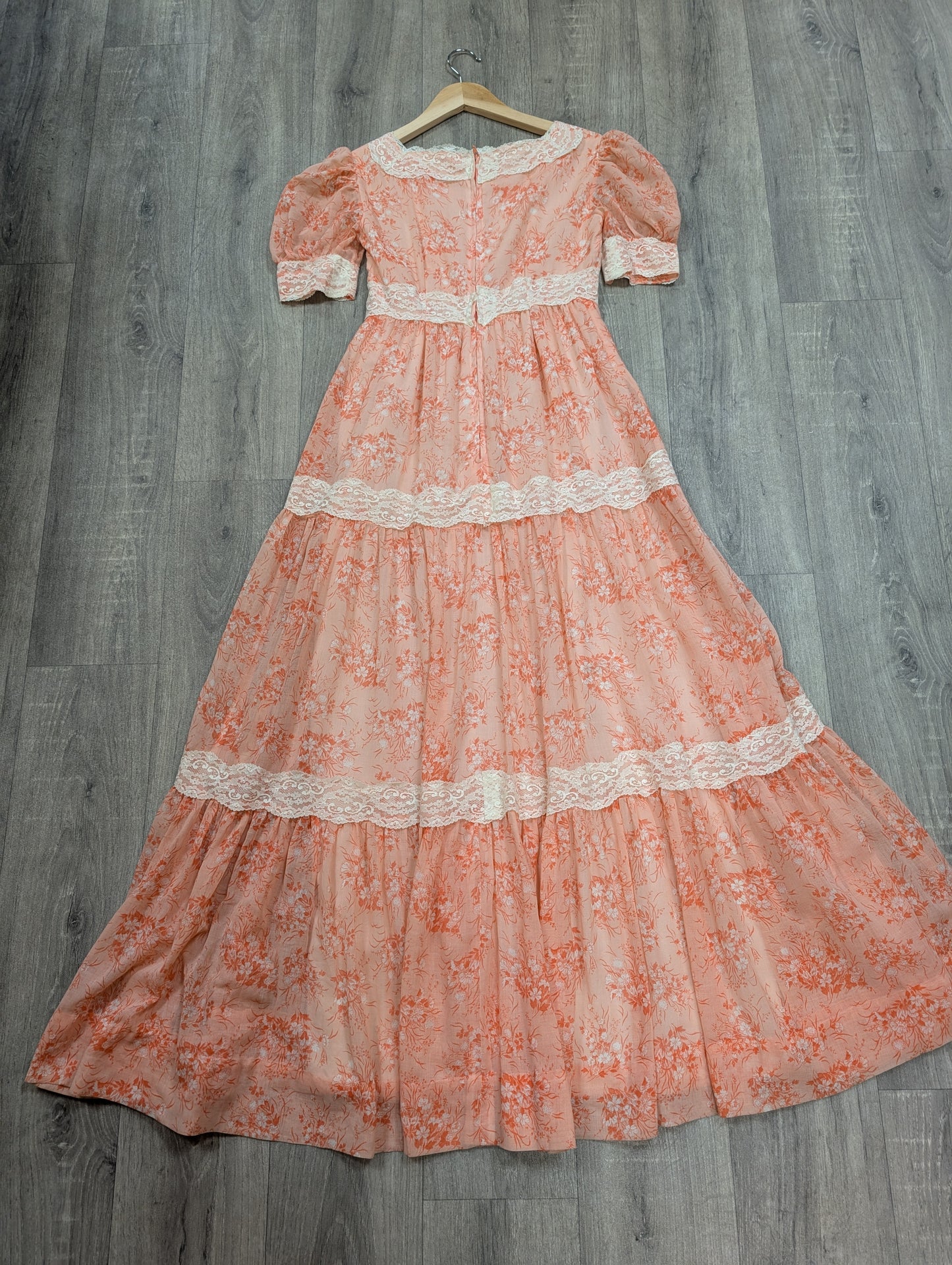 1970s pink floral maxi dress - Size 6