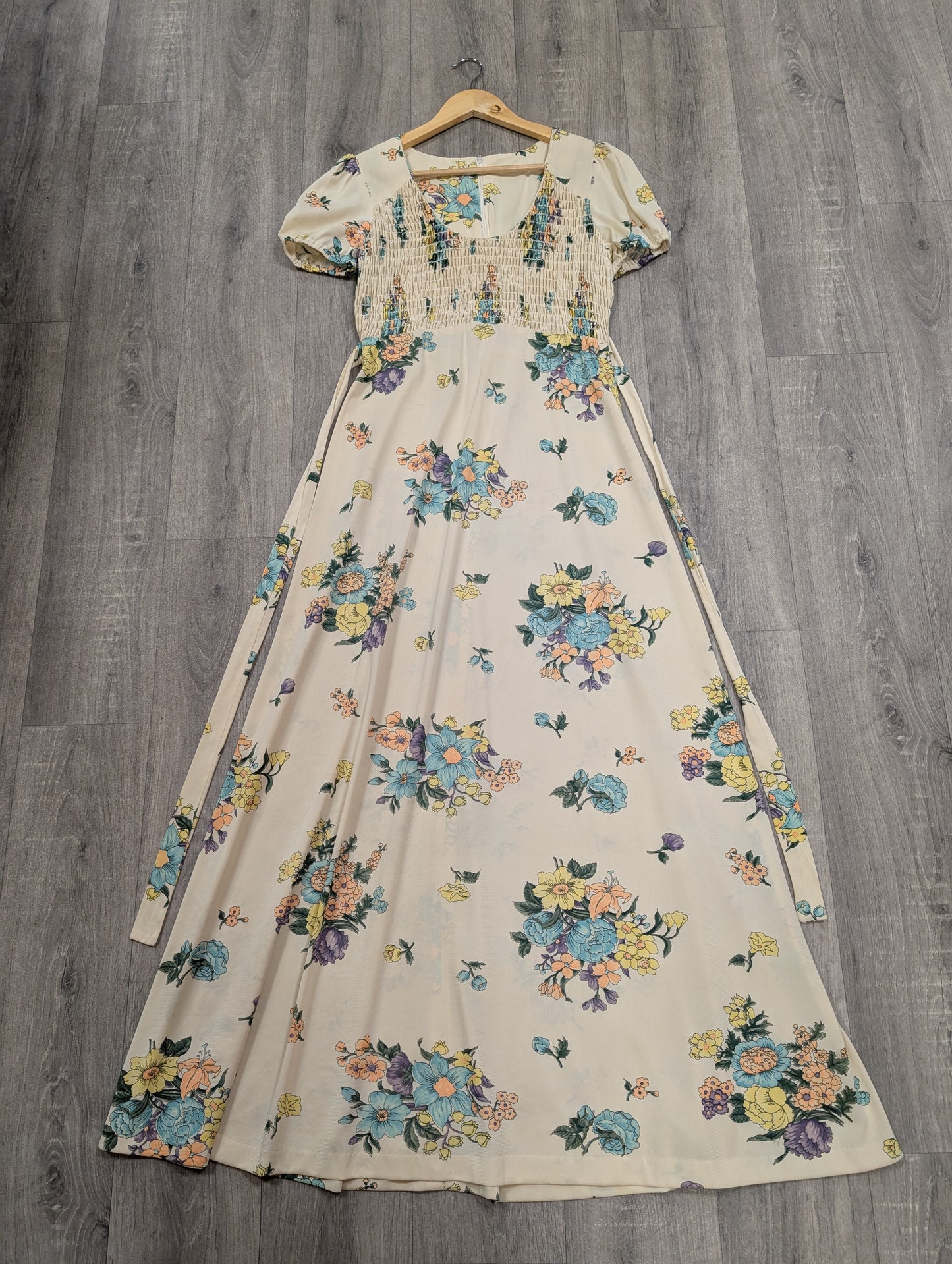 1970s floral maxi dress - Size 10/12/14