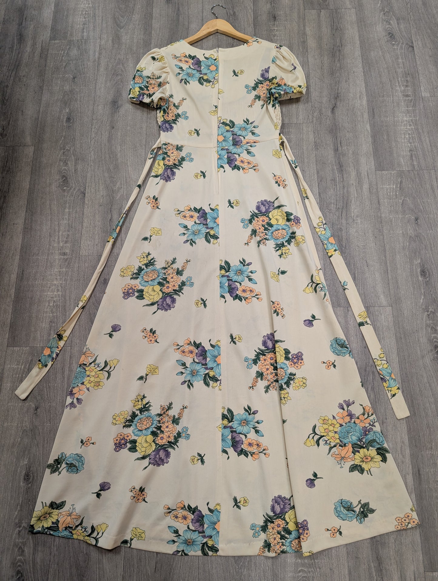 1970s floral maxi dress - Size 10/12/14