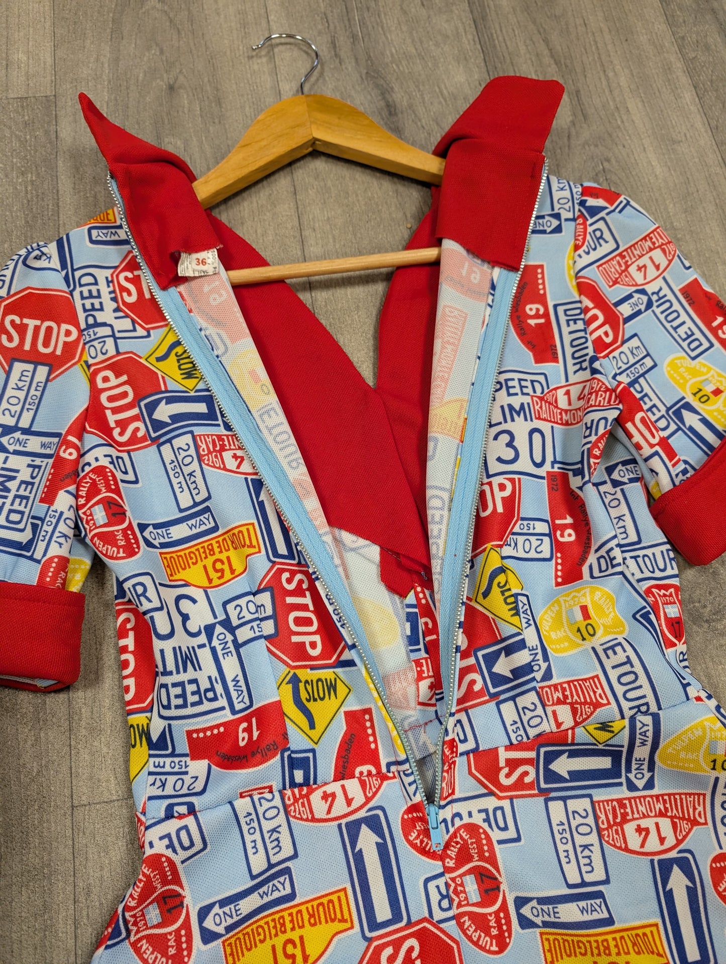 Epic 1970s novelty print road sign/rally dress - S/8