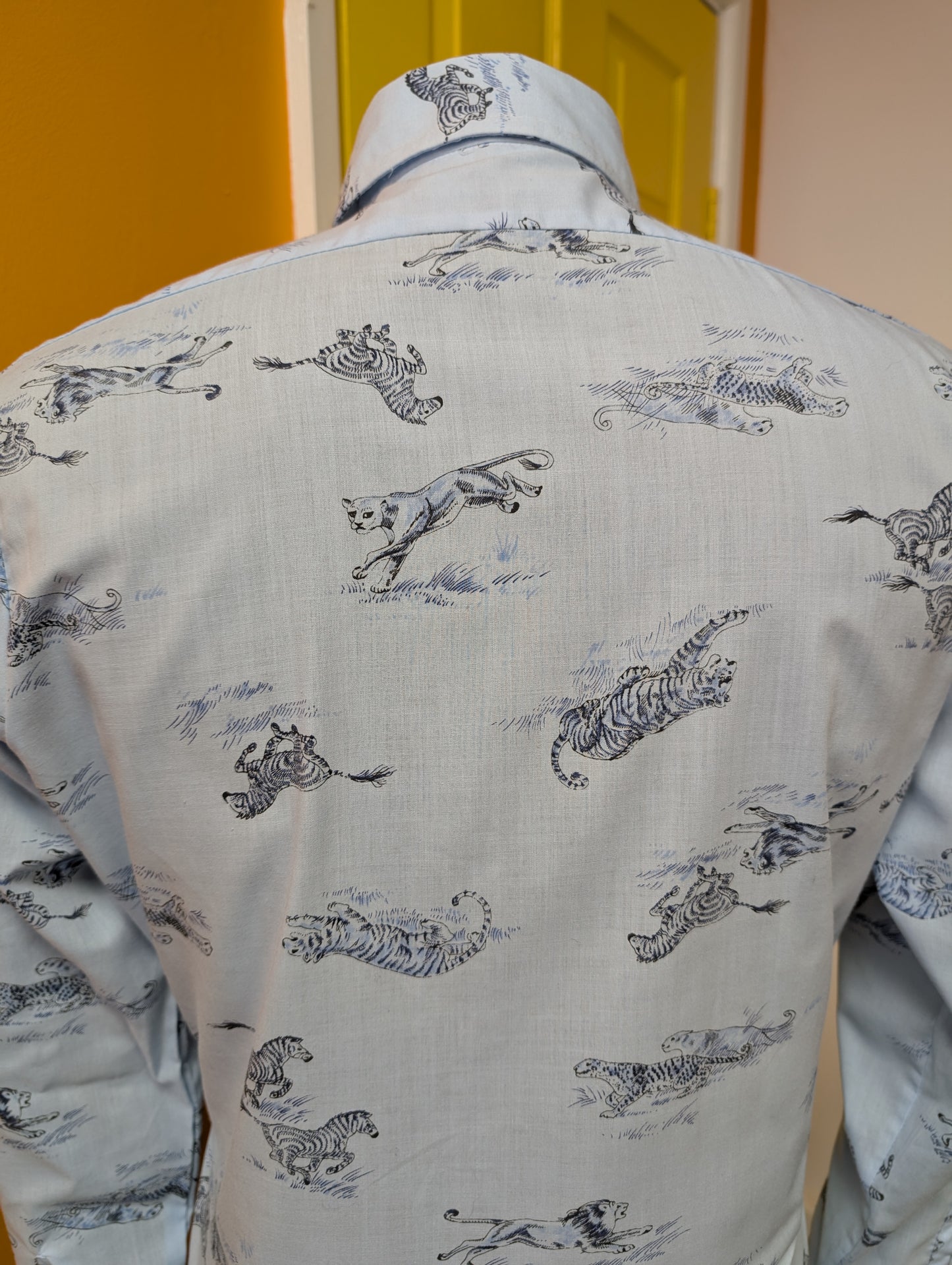 1970s Dickens novelty safari animal print dagger collar shirt