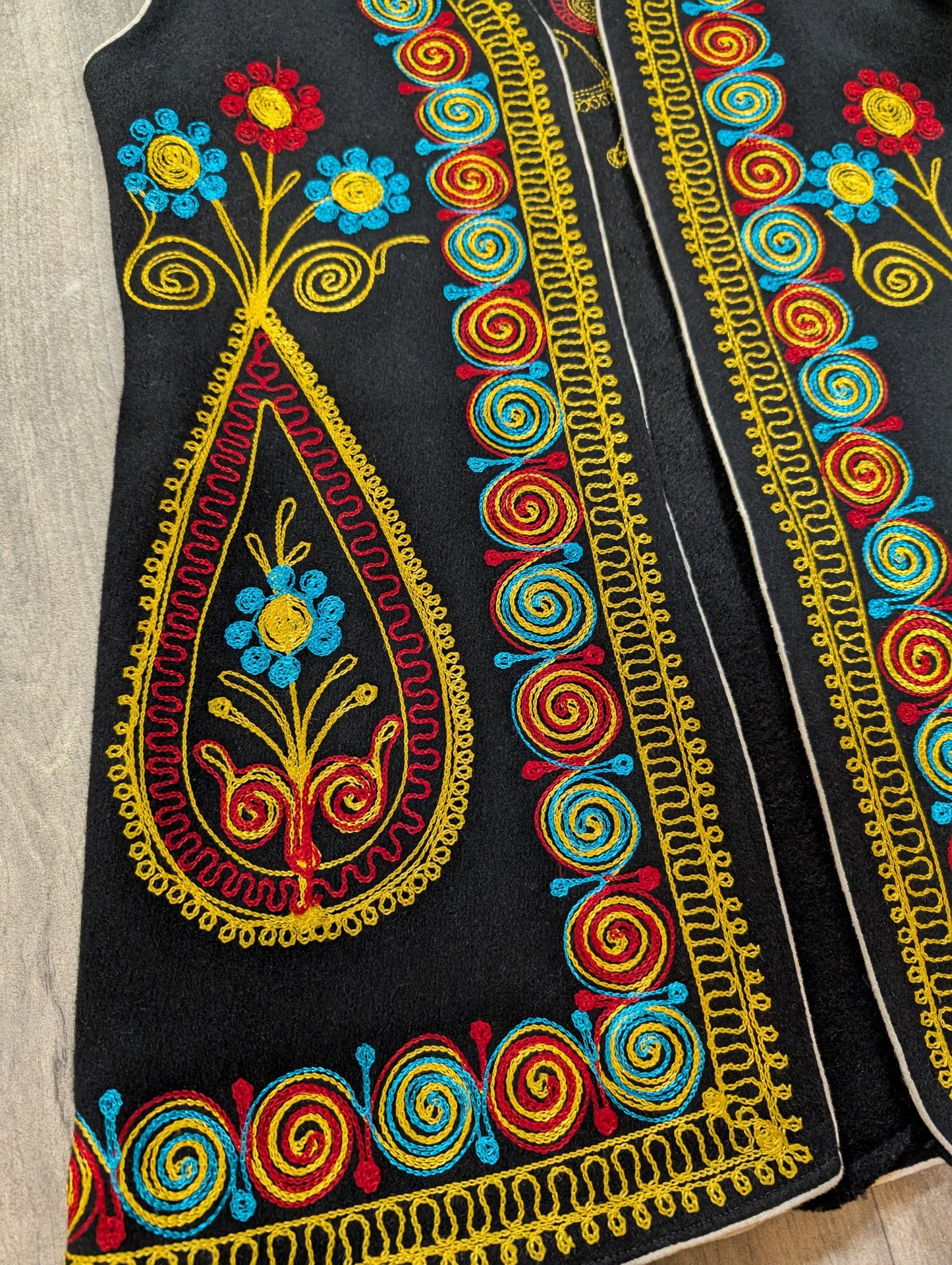 Embroidered wool waistcoat - S