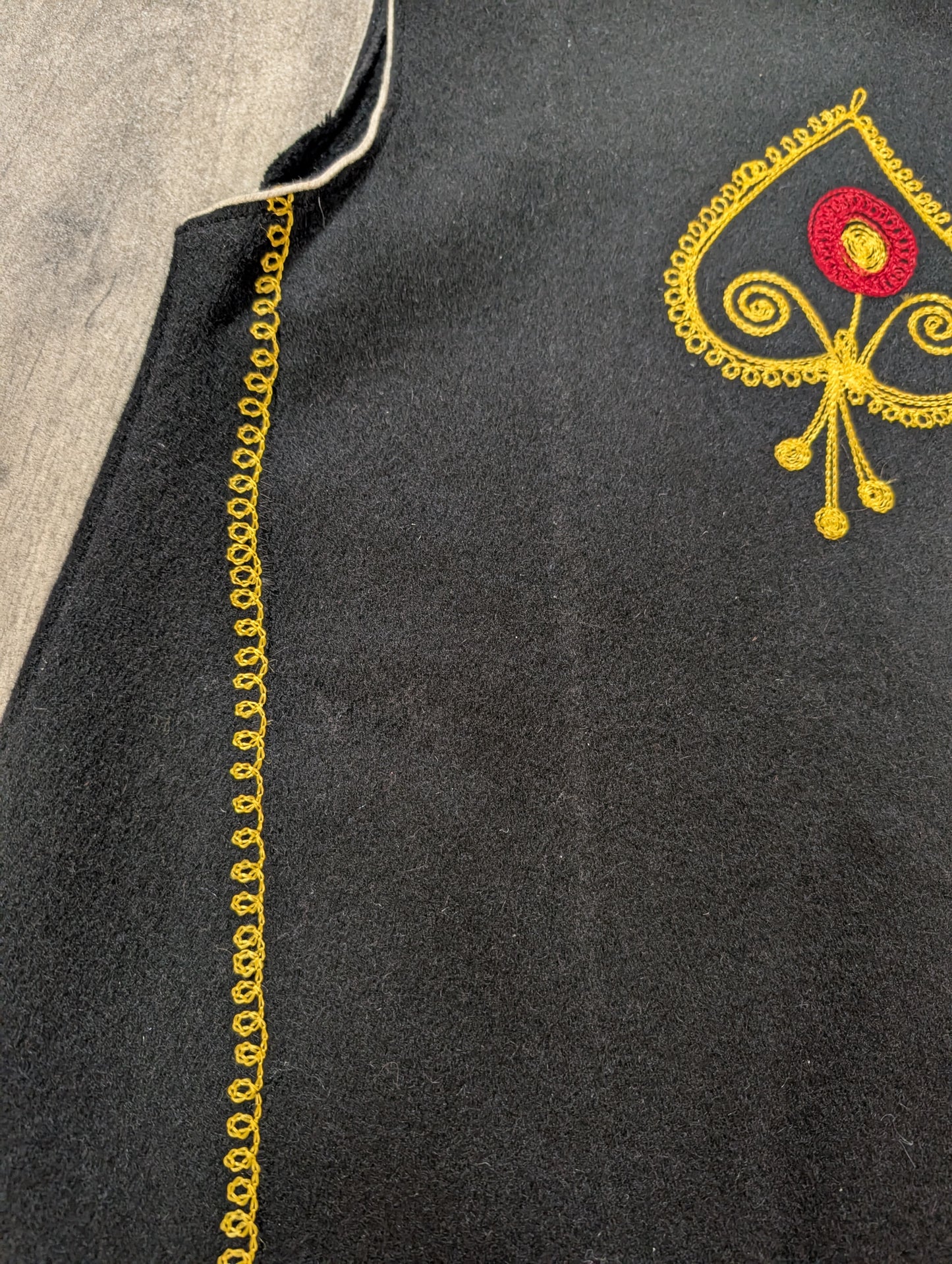 Embroidered wool waistcoat - S
