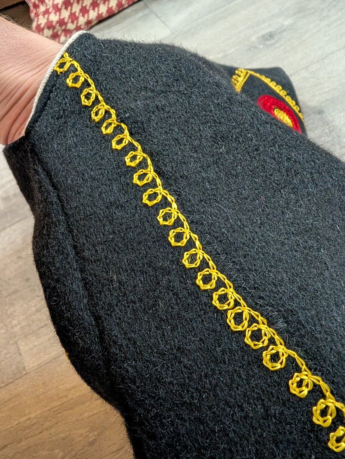 Embroidered wool waistcoat - S