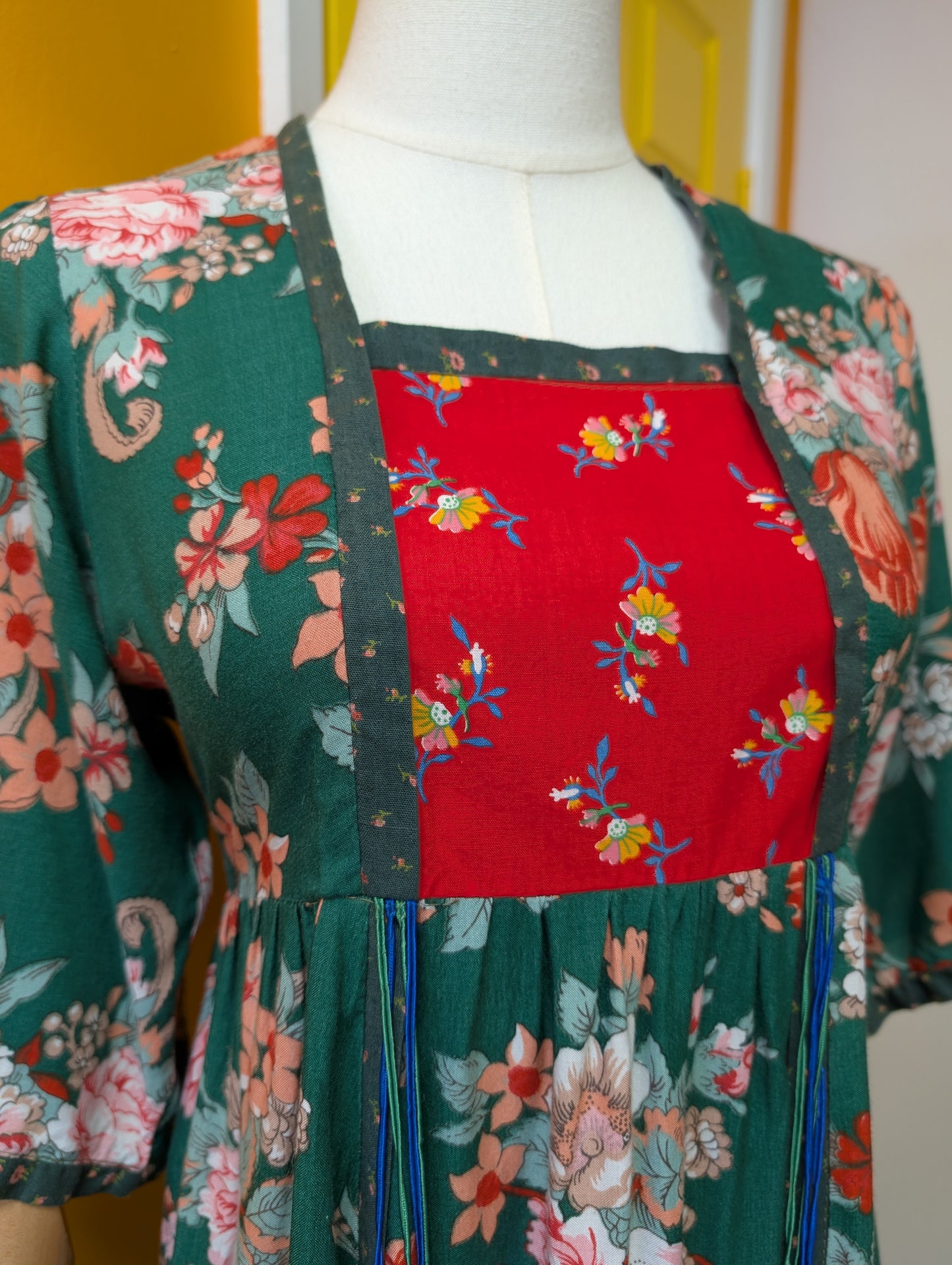 1970s Ann Reeves & Co floral dress - S/8