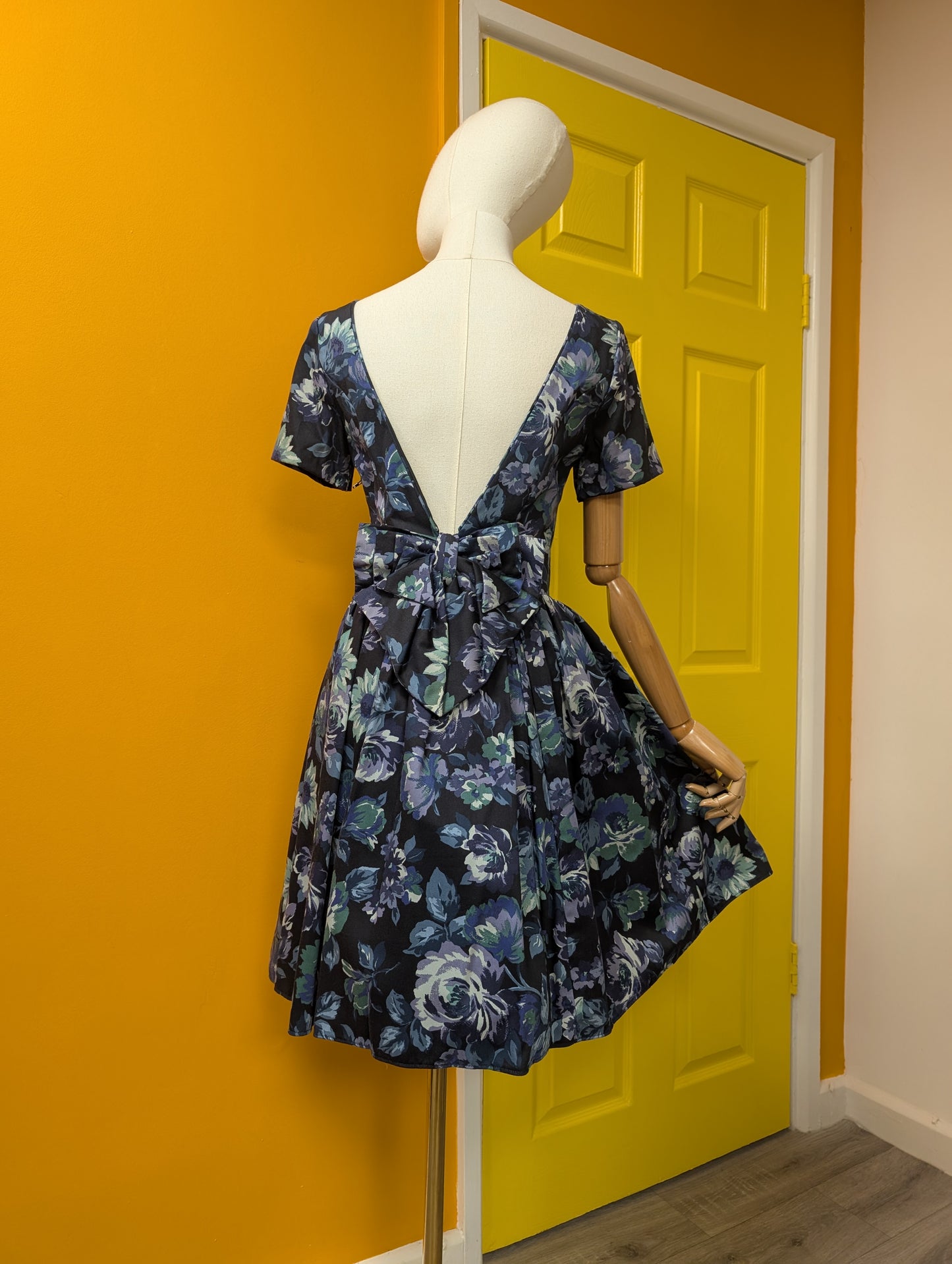 1980s Laura Ashley bow back floral dress - S/8/10