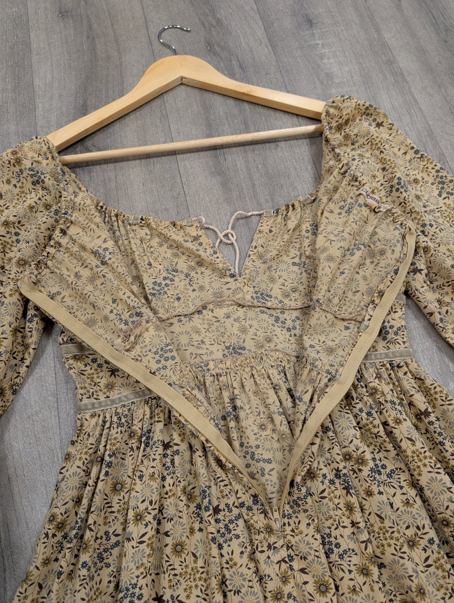 Gorgeous 1970s Clobber Jeff Banks floral peasant dress - S/8