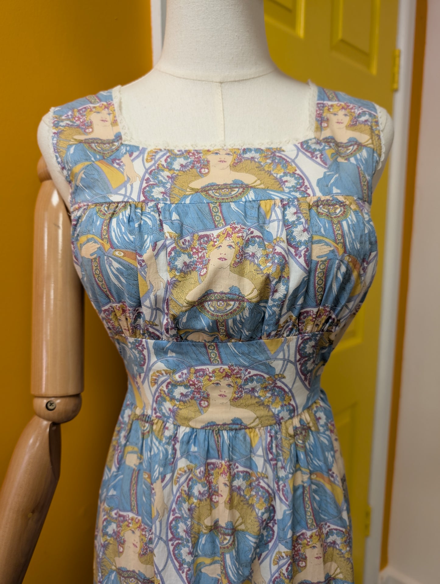 1970s Alphonse Mucha Art Nouveau print maxi dress - S/8/10