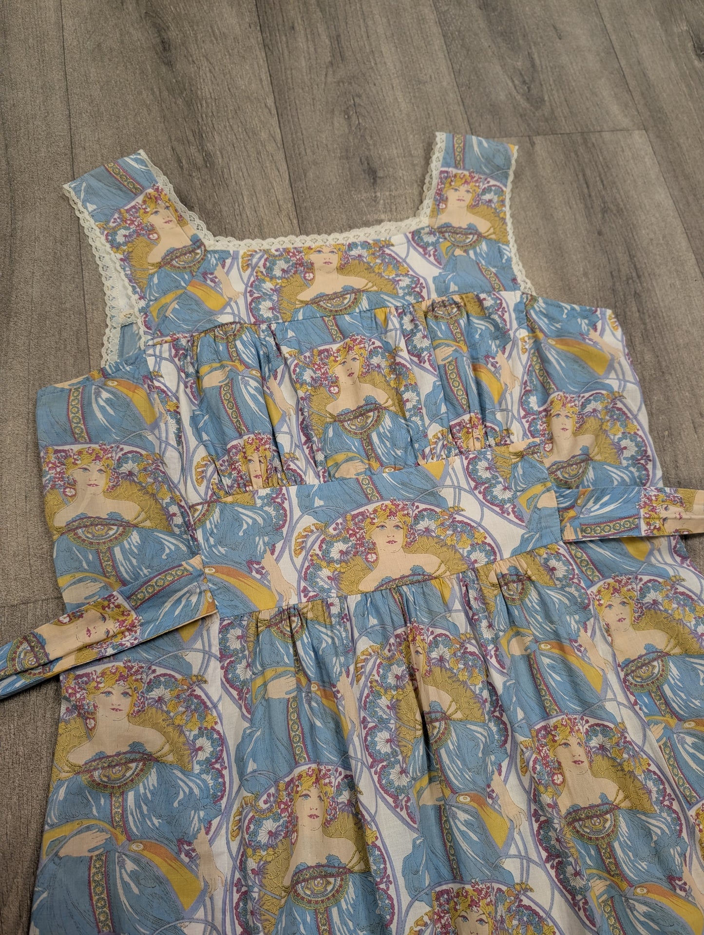 1970s Alphonse Mucha Art Nouveau print maxi dress - S/8/10