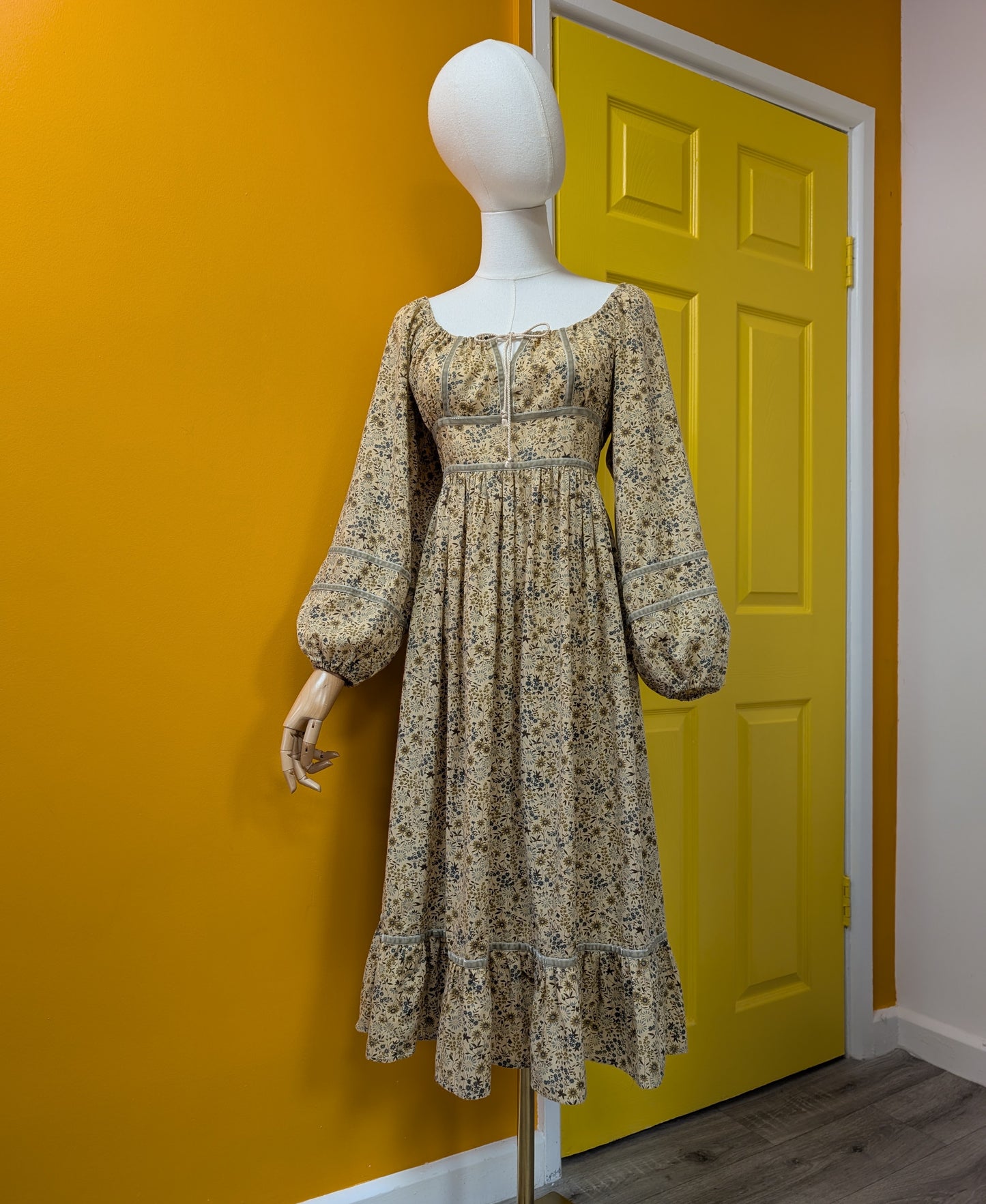 Gorgeous 1970s Clobber Jeff Banks floral peasant dress - S/8