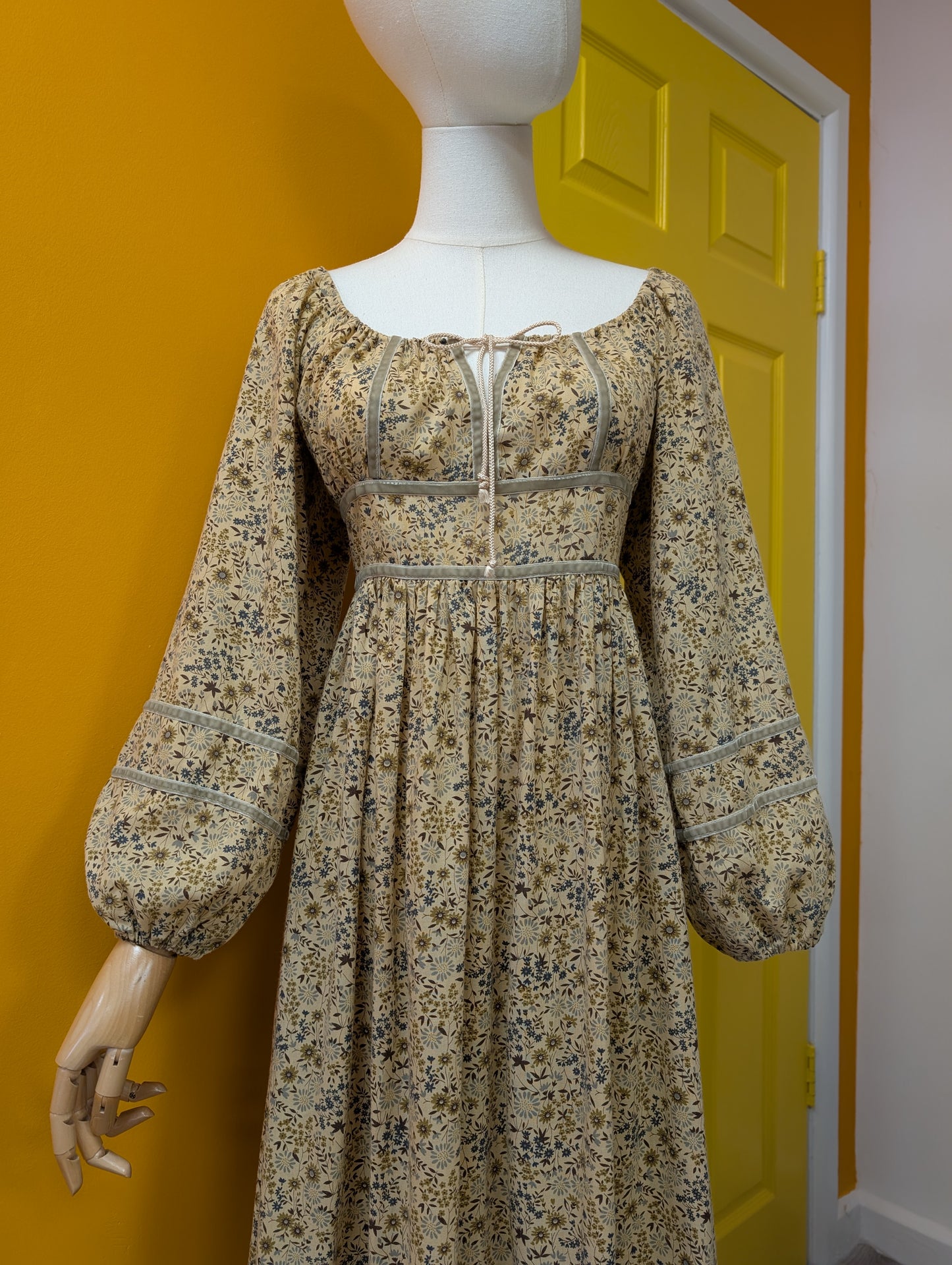 Gorgeous 1970s Clobber Jeff Banks floral peasant dress - S/8
