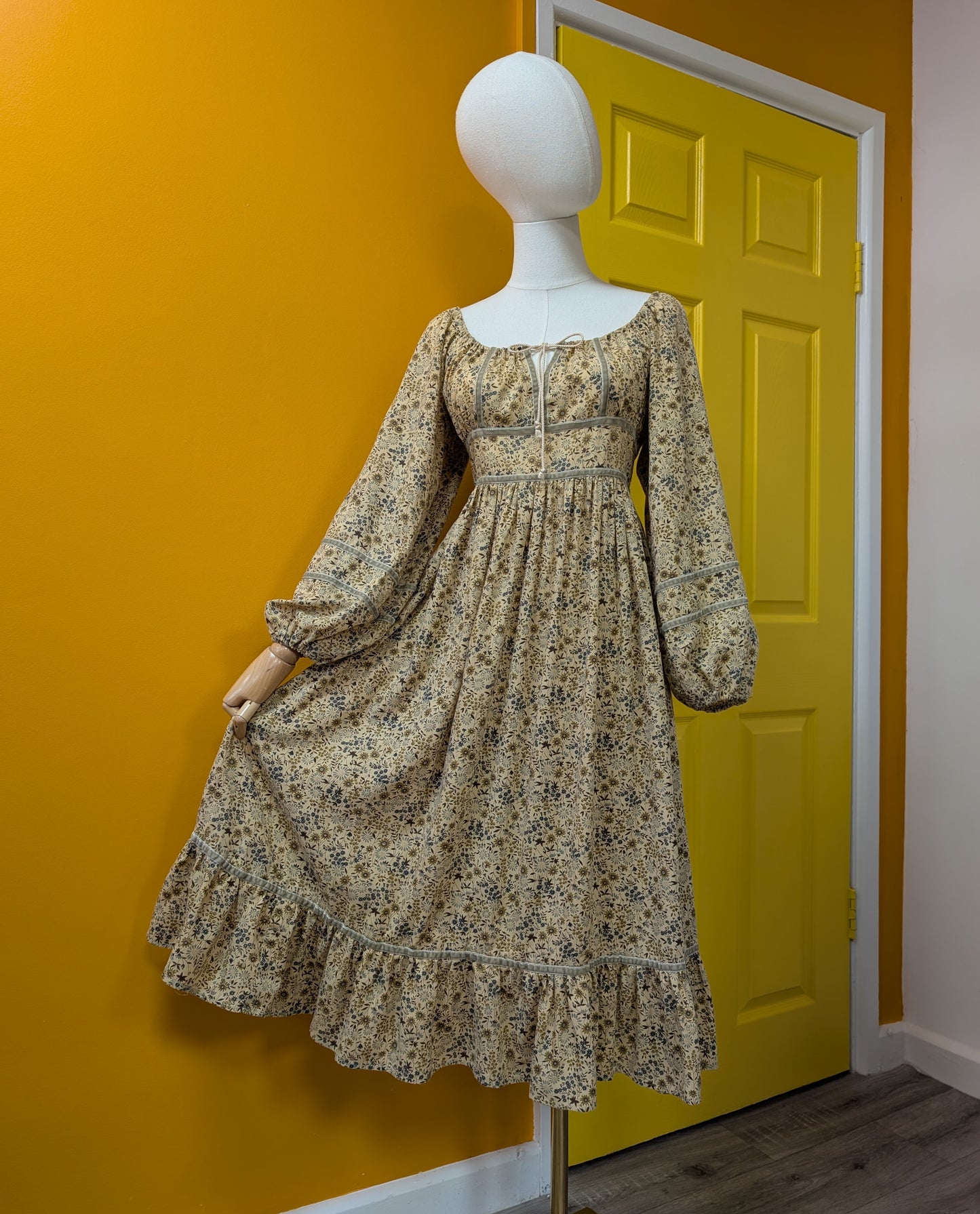 Gorgeous 1970s Clobber Jeff Banks floral peasant dress - S/8