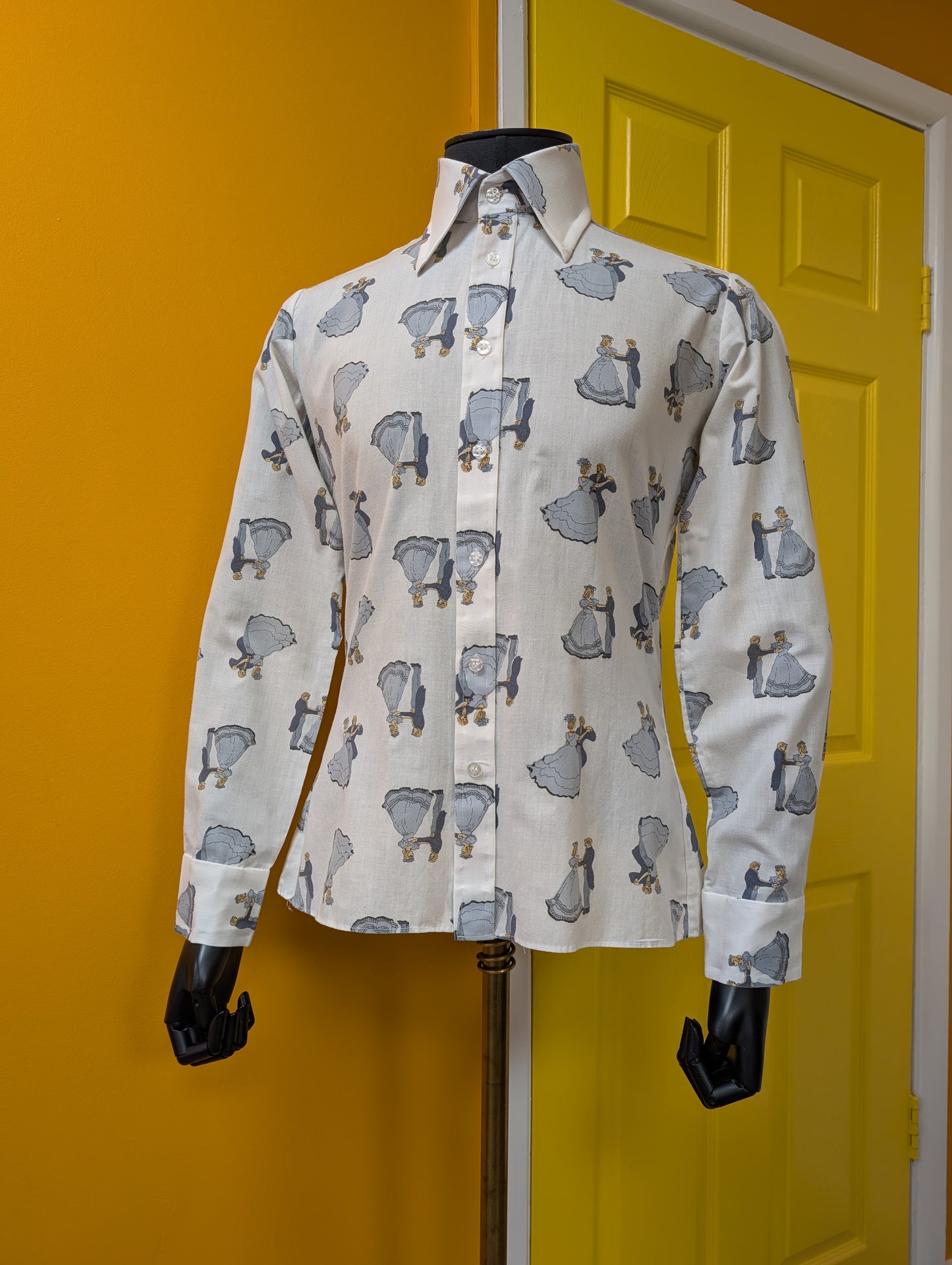 1970s Dickens novelty print dagger collar shirt