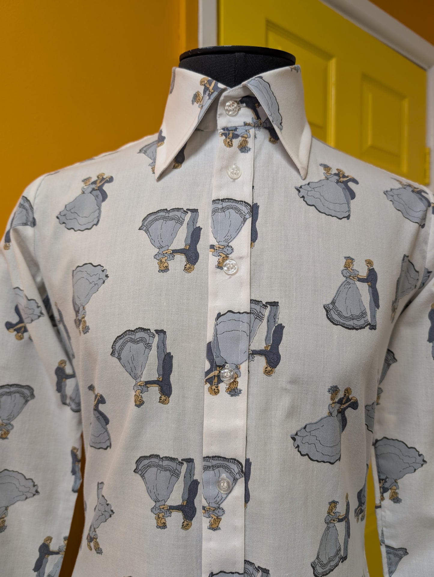 1970s Dickens novelty print dagger collar shirt