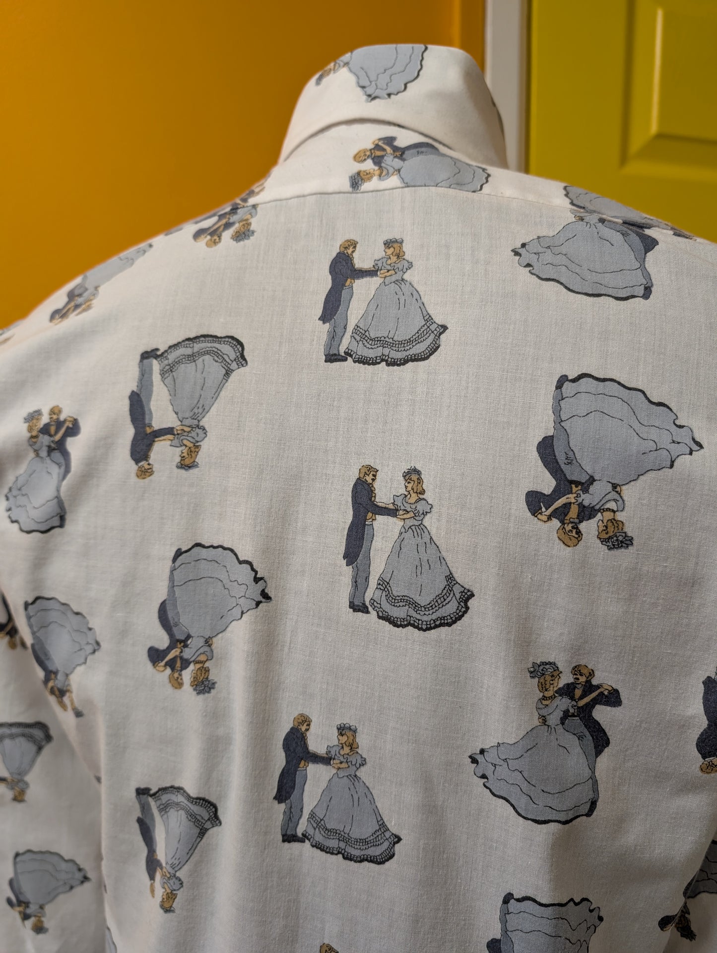 1970s Dickens novelty print dagger collar shirt