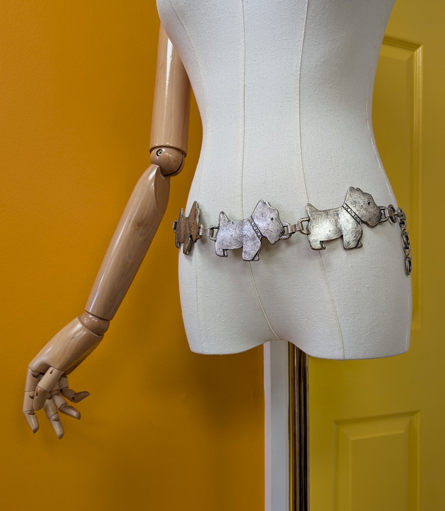 Silver metal Scottie dog belt