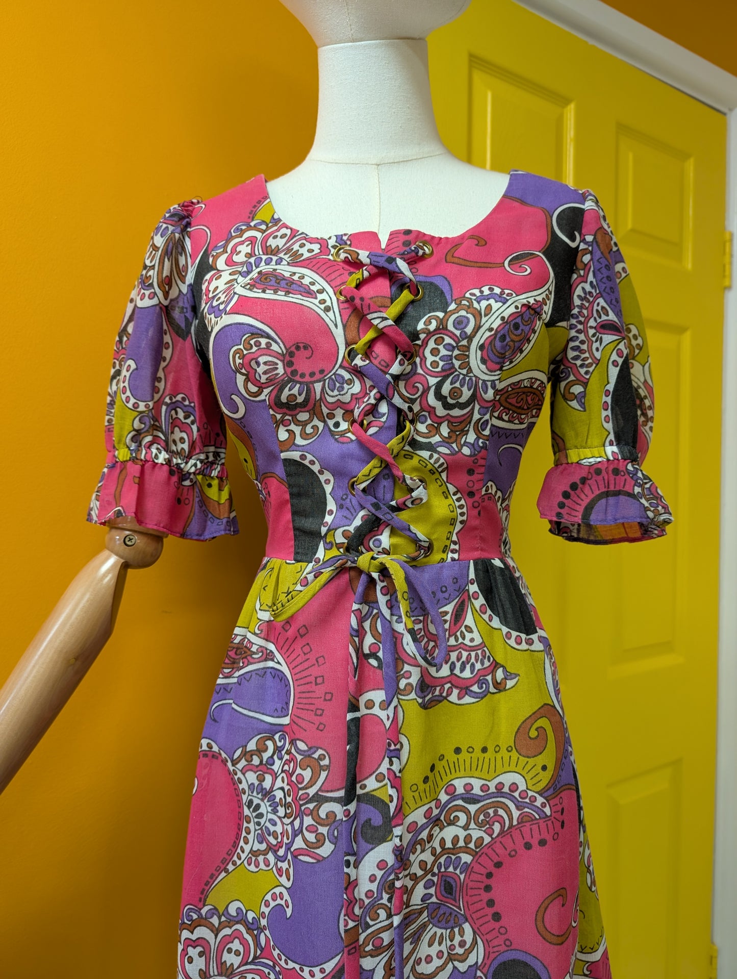 60s/70s Swiss Made European Fashions psychedelic dress - S/8/10