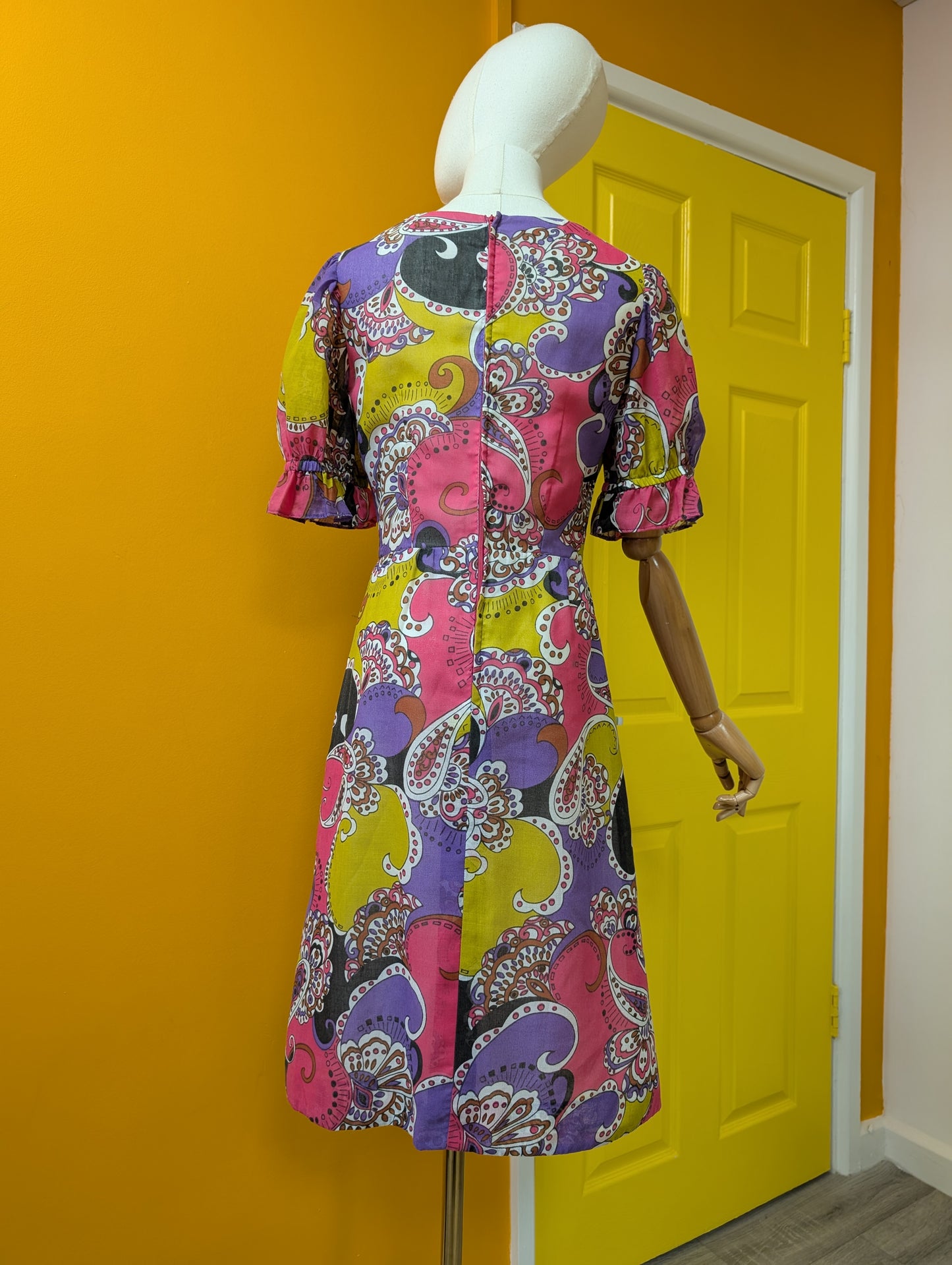 60s/70s Swiss Made European Fashions psychedelic dress - S/8/10