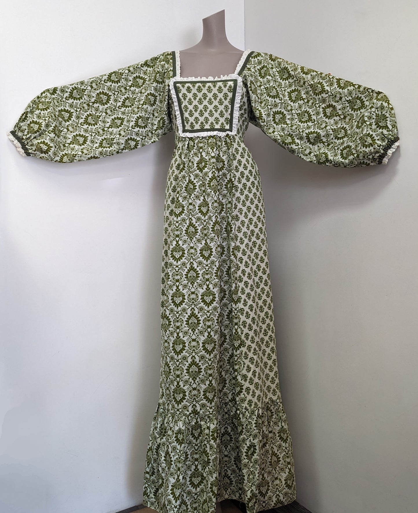 Rare 1970s Earlybird maxi dress - Size 8