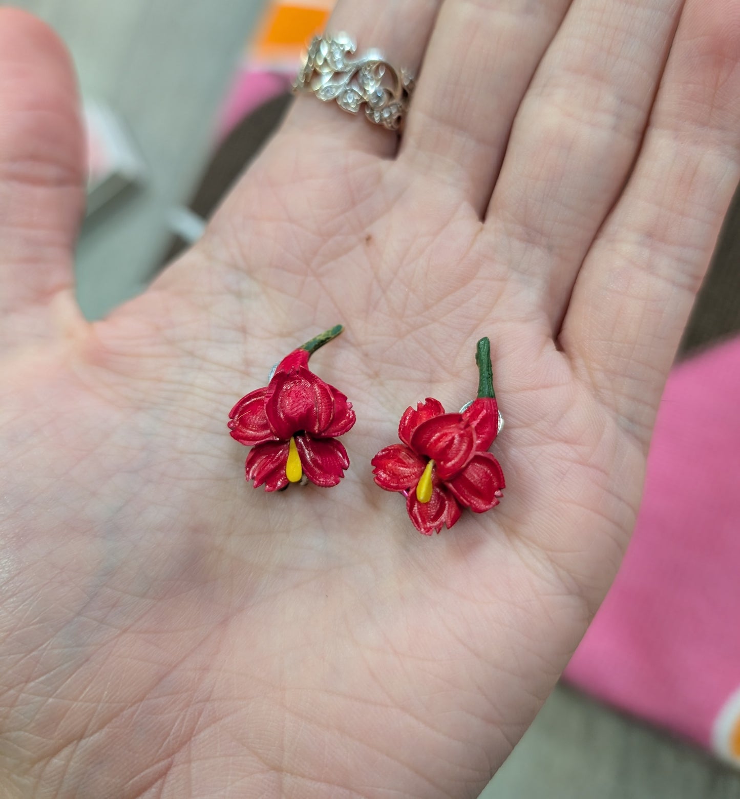40s/50s carved flower clip on earrings