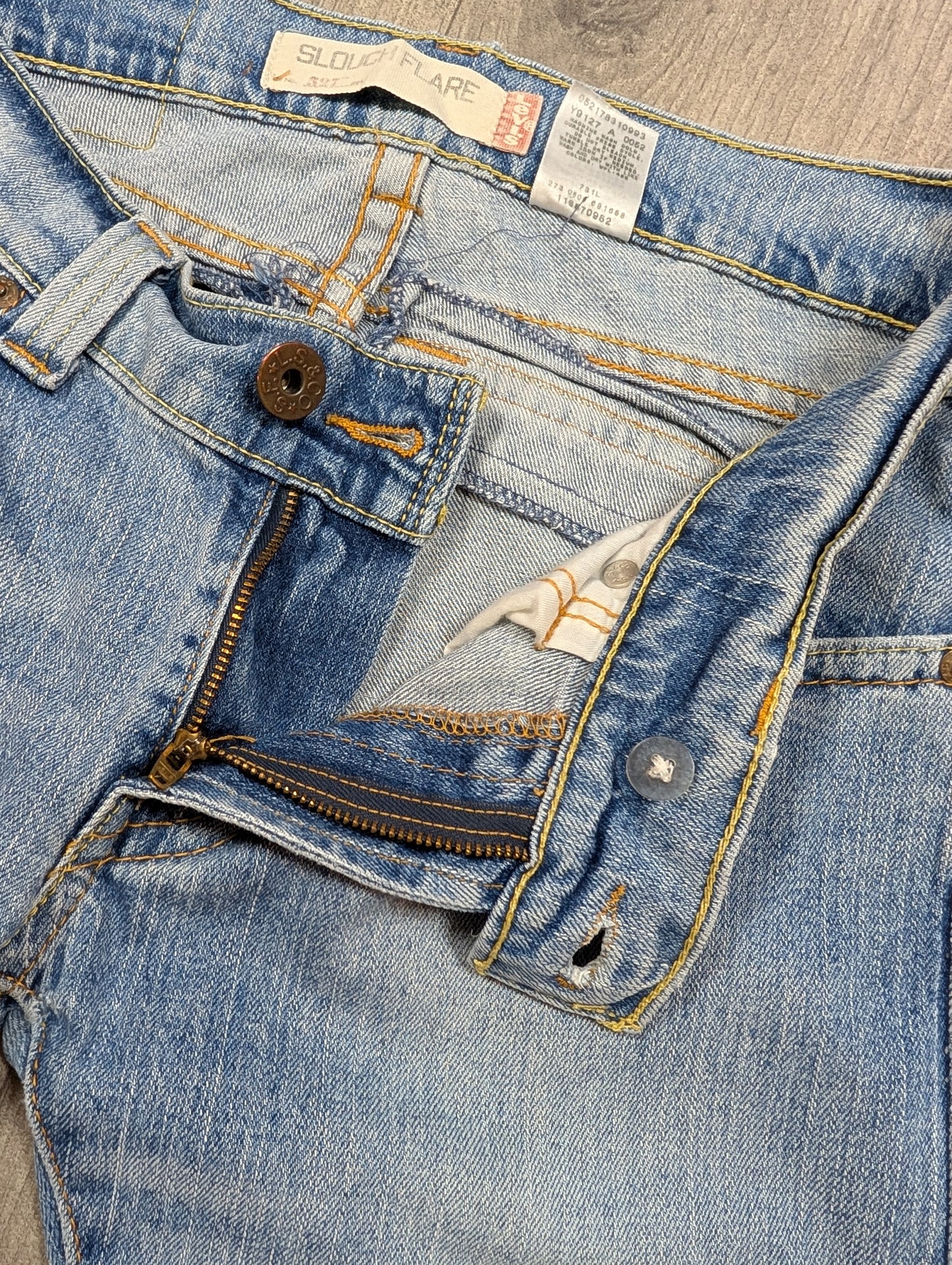 Levi's slouch flare jeans low rise - 31"W 31"L