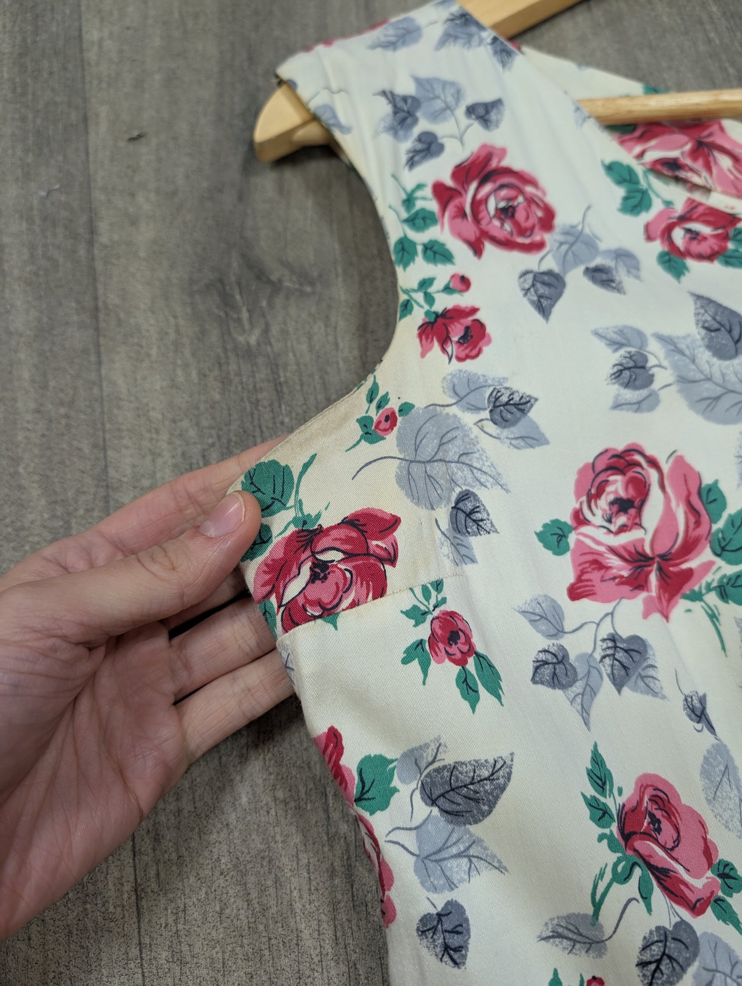1950s rose print cotton dress - 38"B 30"W