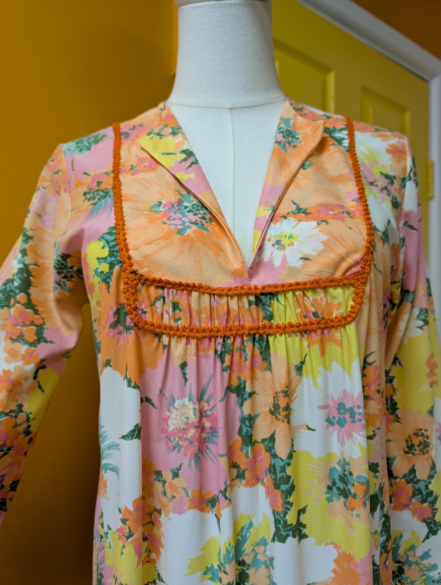 1970s Soiree by Danielle floral lounge dress - S
