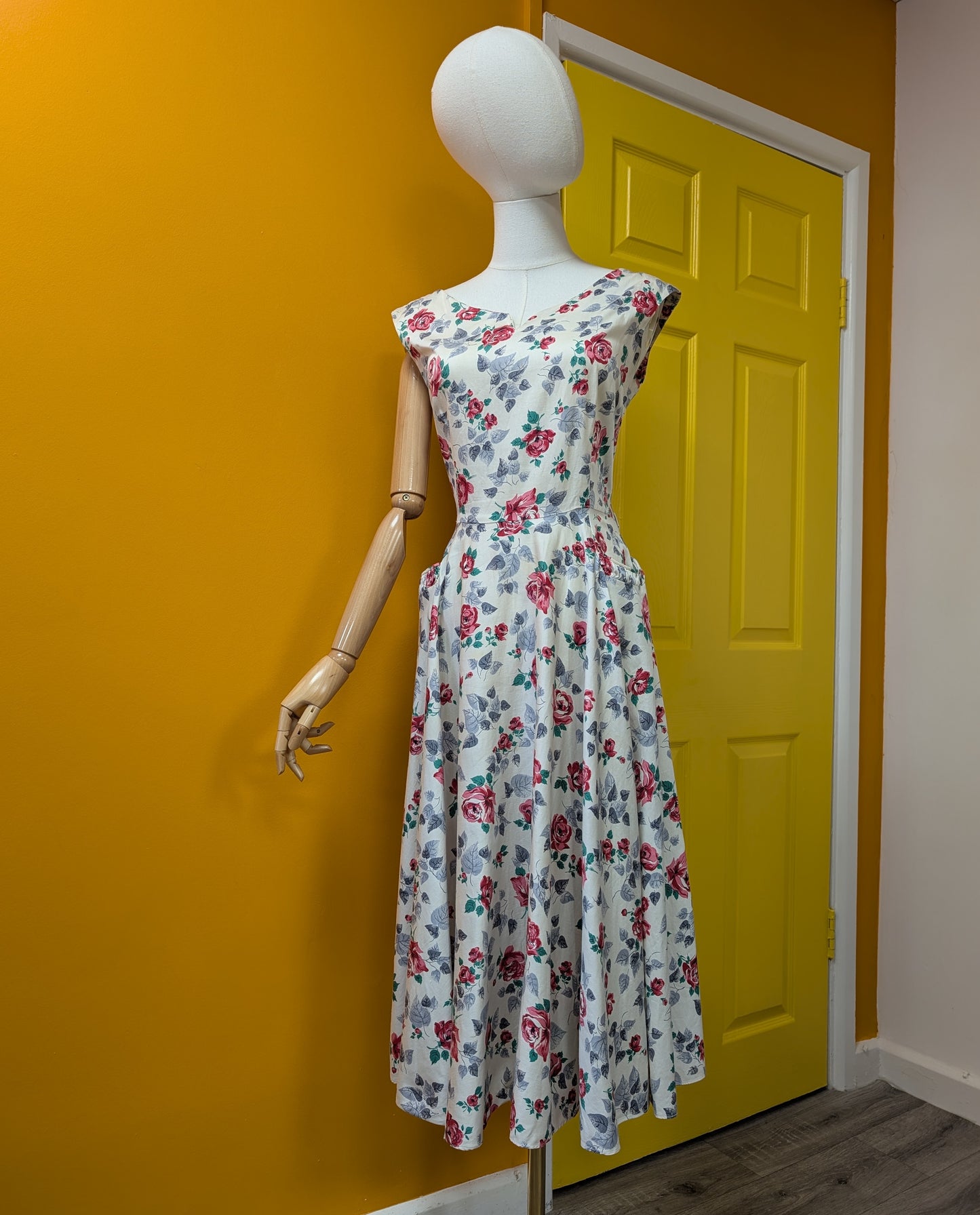 1950s rose print cotton dress - 38"B 30"W
