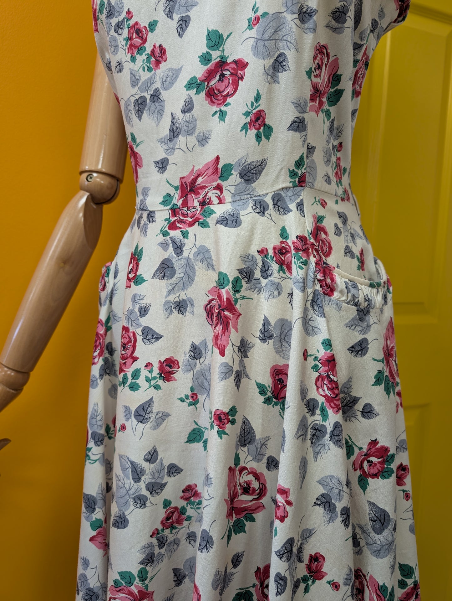 1950s rose print cotton dress - 38"B 30"W