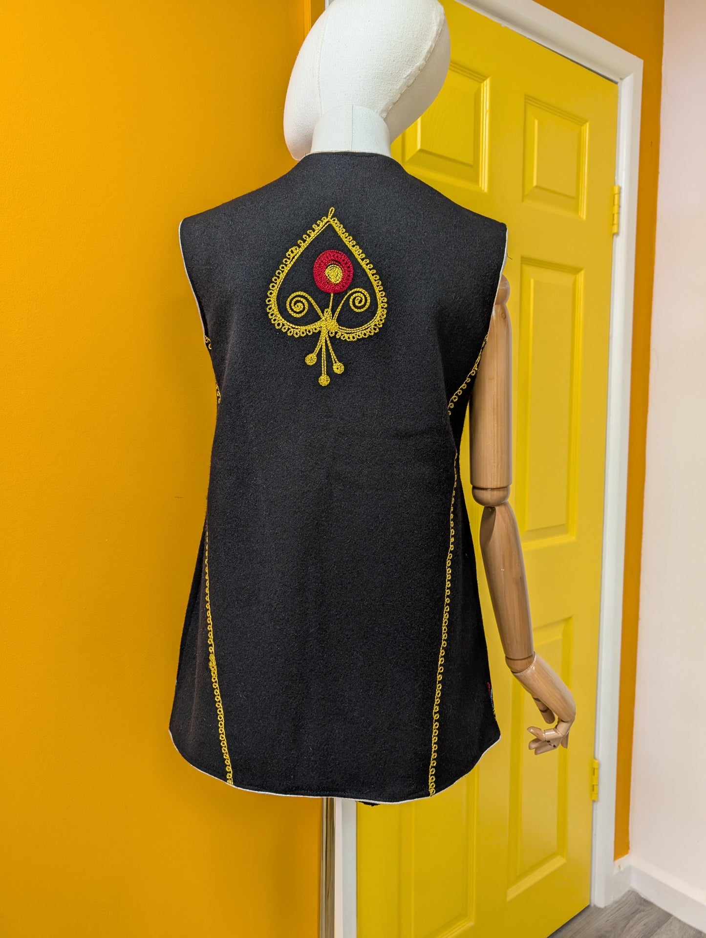 Embroidered wool waistcoat - S