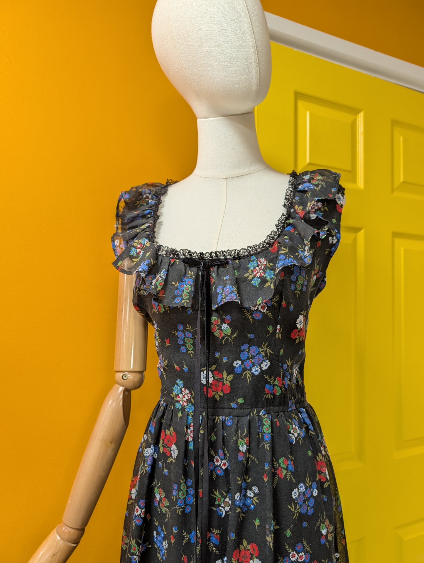 1970s Kati at Laura Phillips black floral dress - Size 10