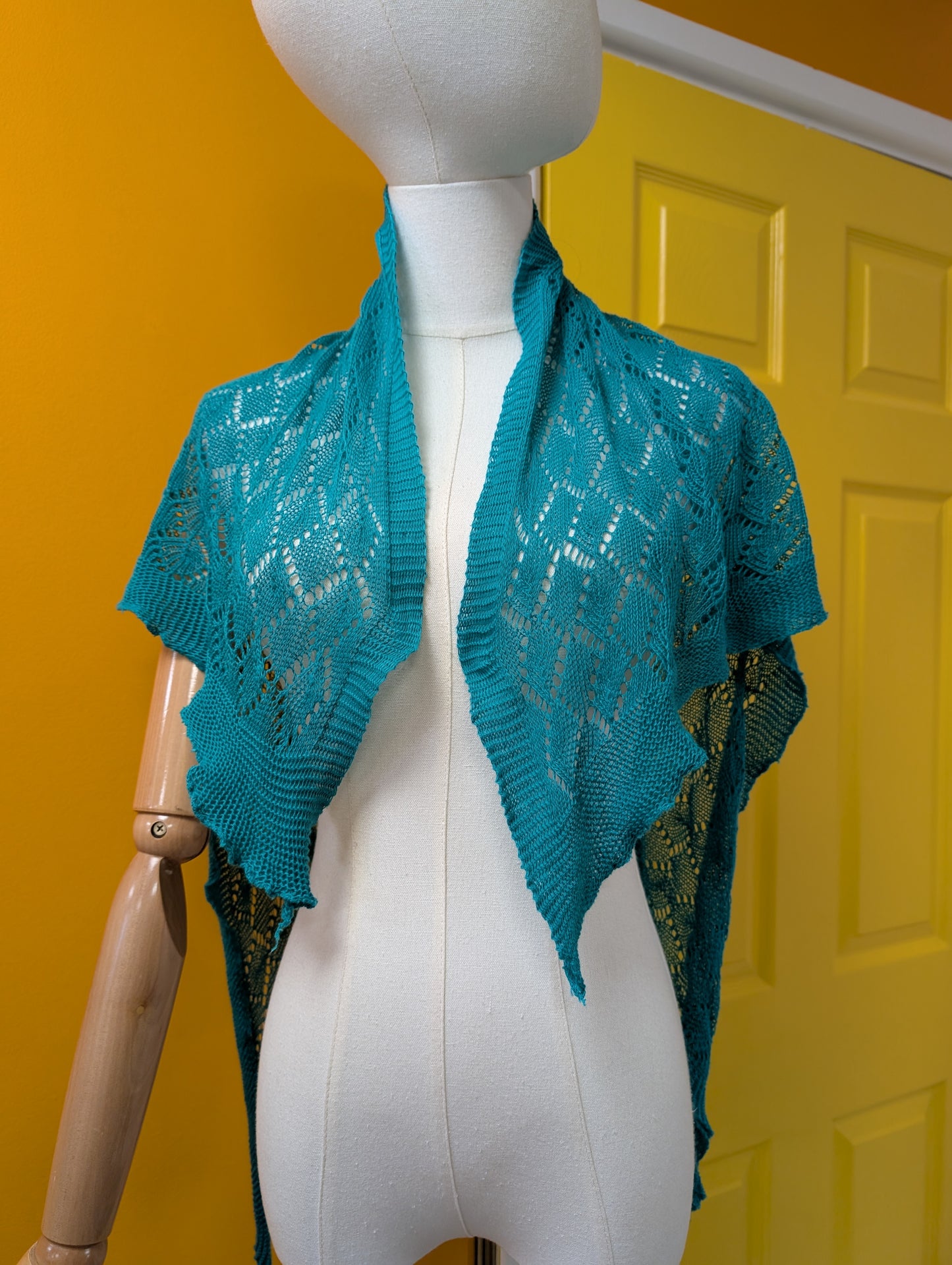 80s/90s unlabelled Laura Ashley green cotton shawl/scarf