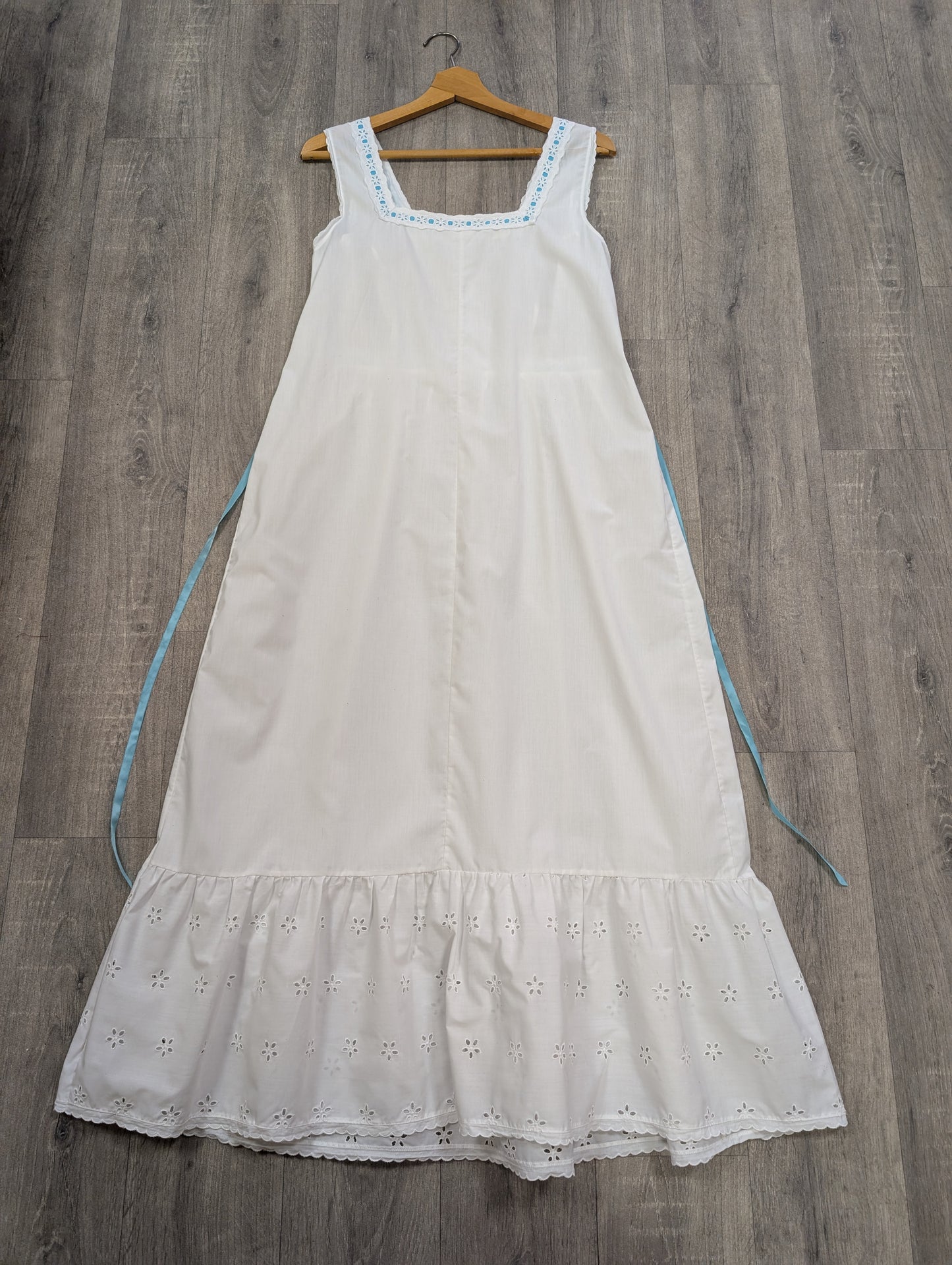 1970s Kayser white nightdress - S/M