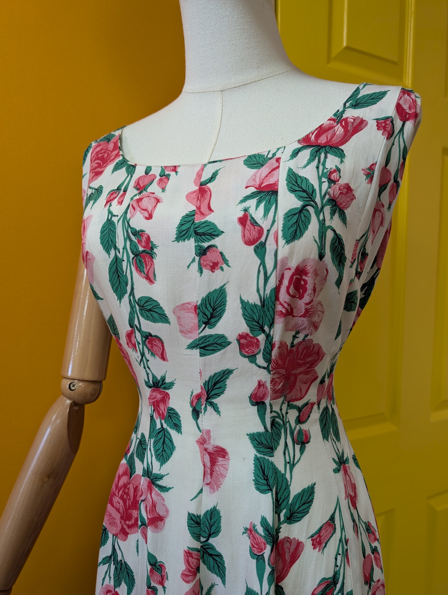 1950s rose print dress - 38"B 29"W