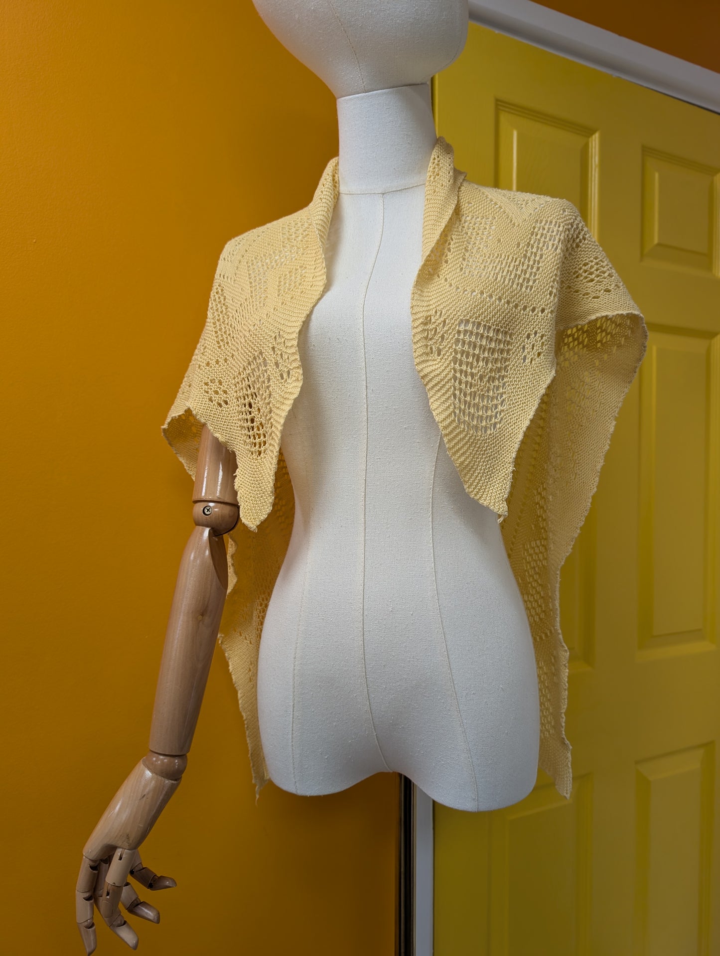 80s/90s unlabelled Laura Ashley yellow cotton shawl/scarf