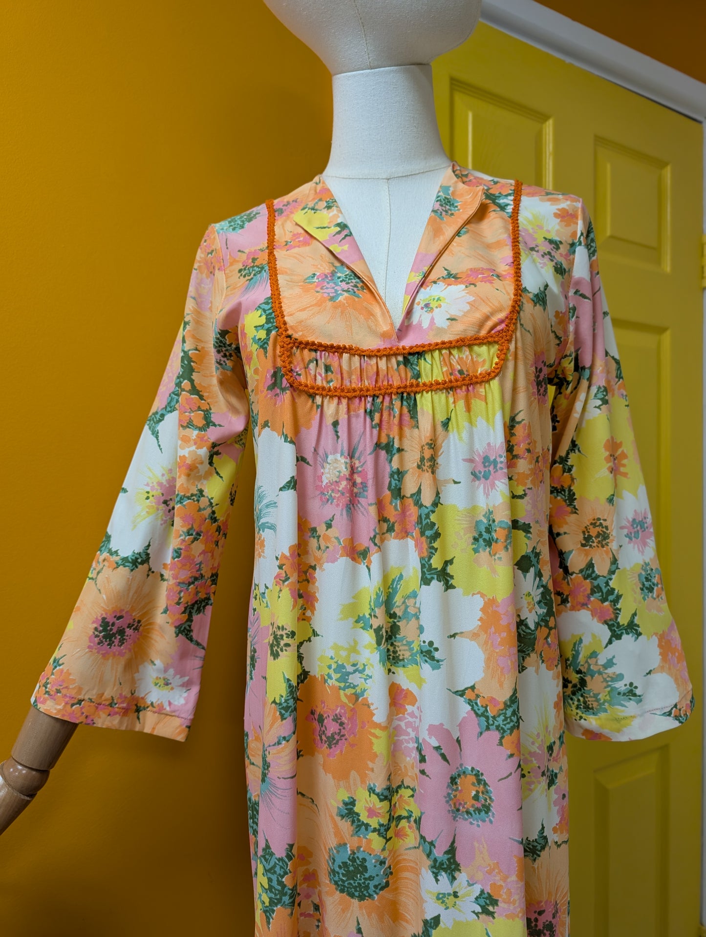1970s Soiree by Danielle floral lounge dress - S