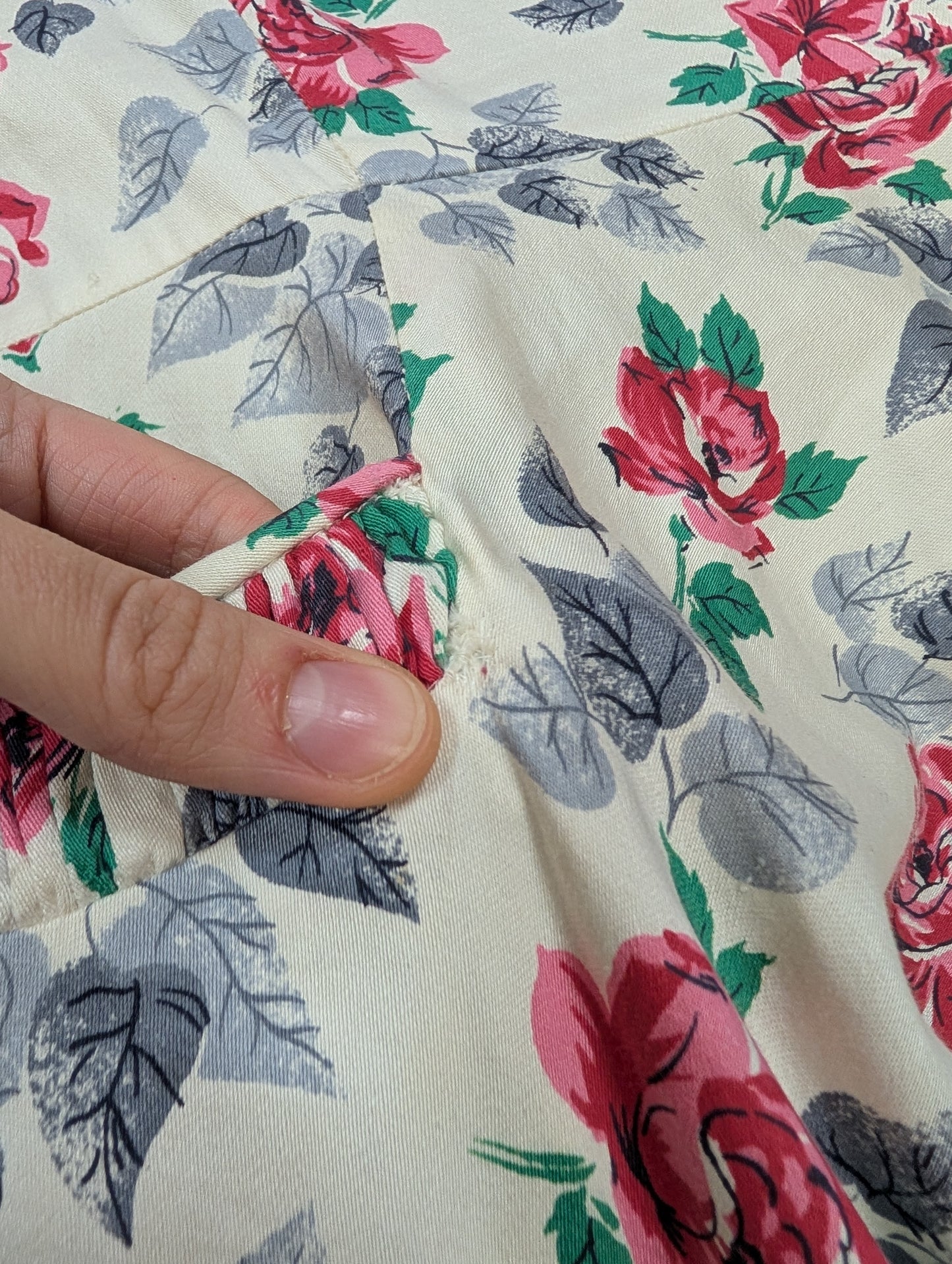 1950s rose print cotton dress - 38"B 30"W