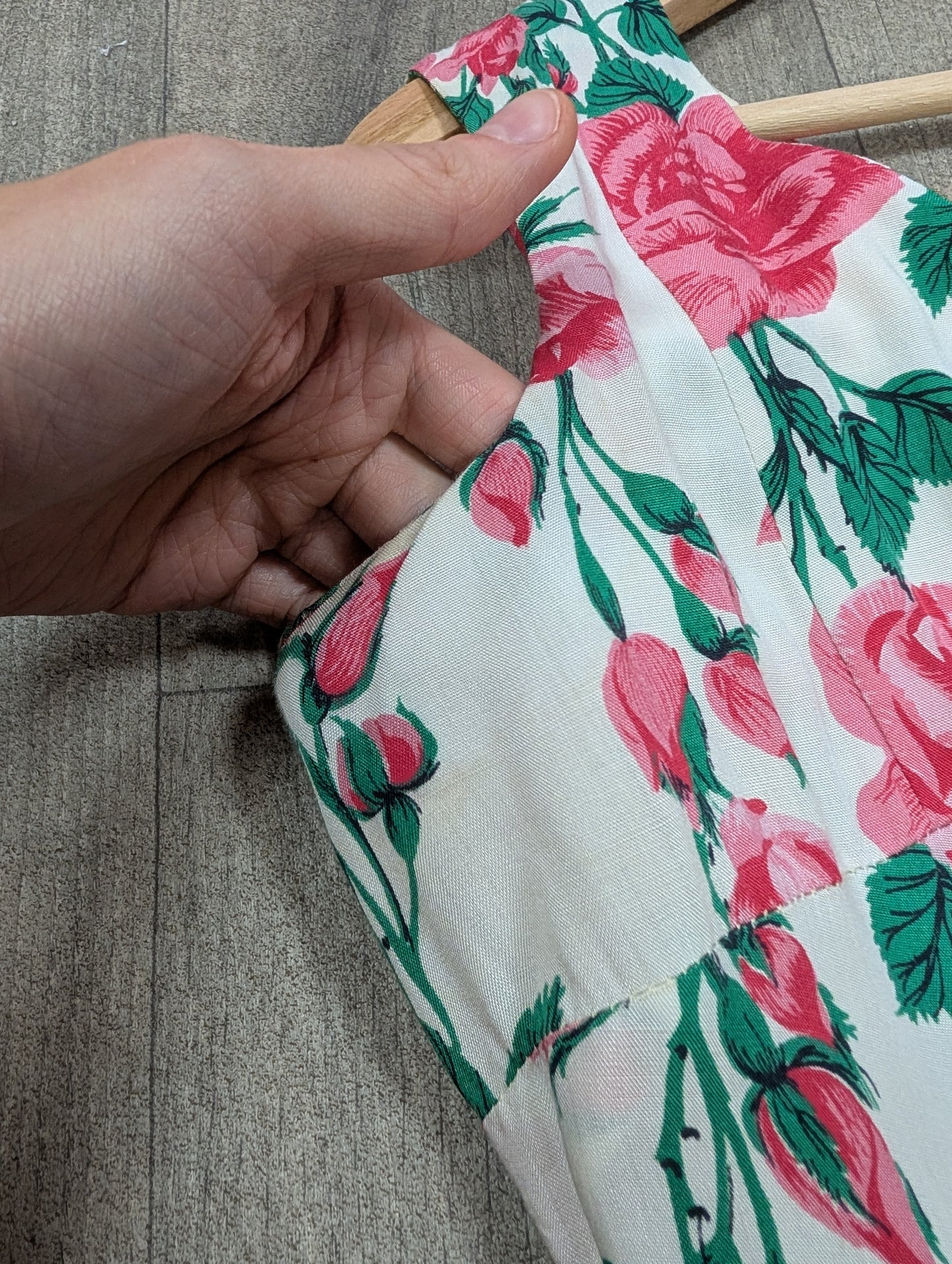 1950s rose print dress - 38"B 29"W