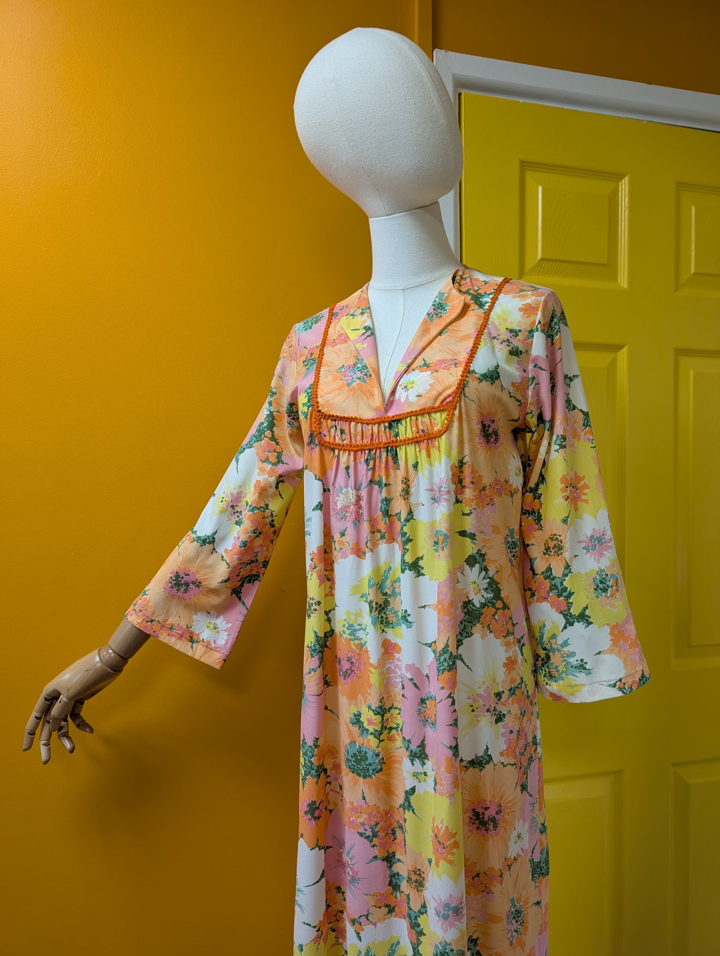 1970s Soiree by Danielle floral lounge dress - S