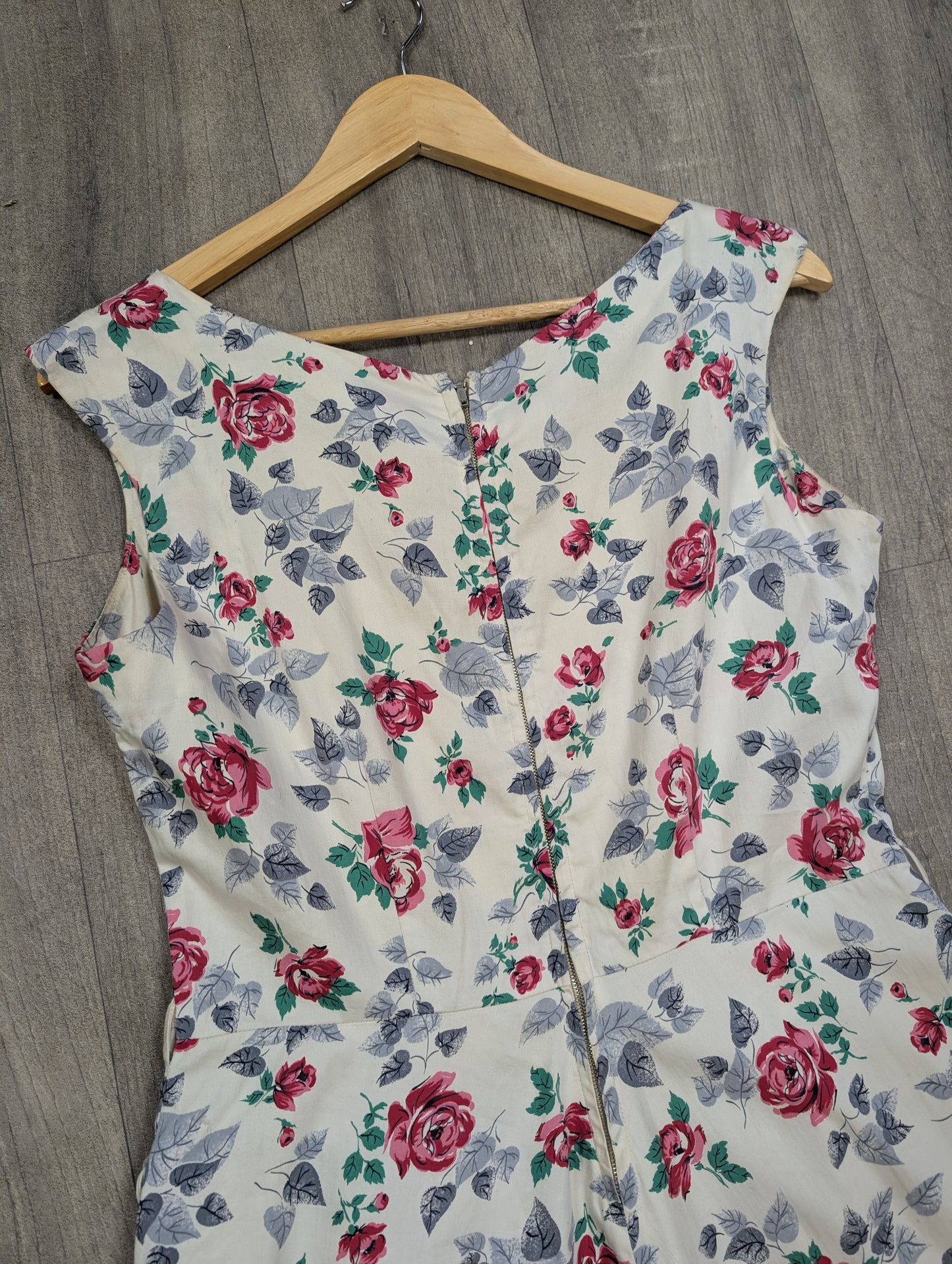 1950s rose print cotton dress - 38"B 30"W