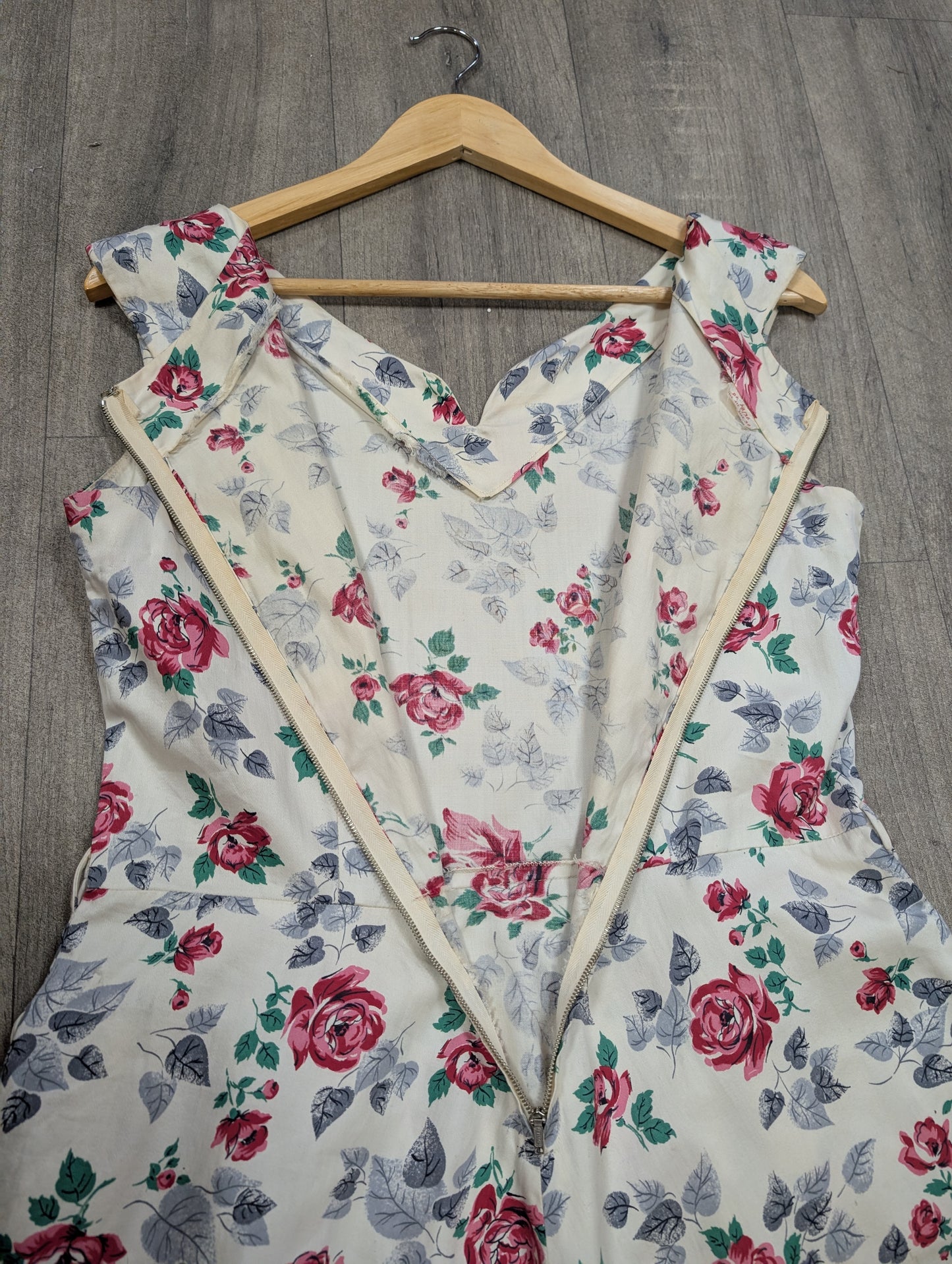 1950s rose print cotton dress - 38"B 30"W
