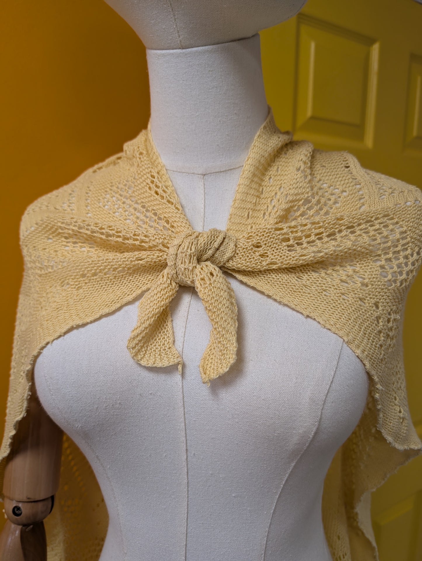 80s/90s unlabelled Laura Ashley yellow cotton shawl/scarf