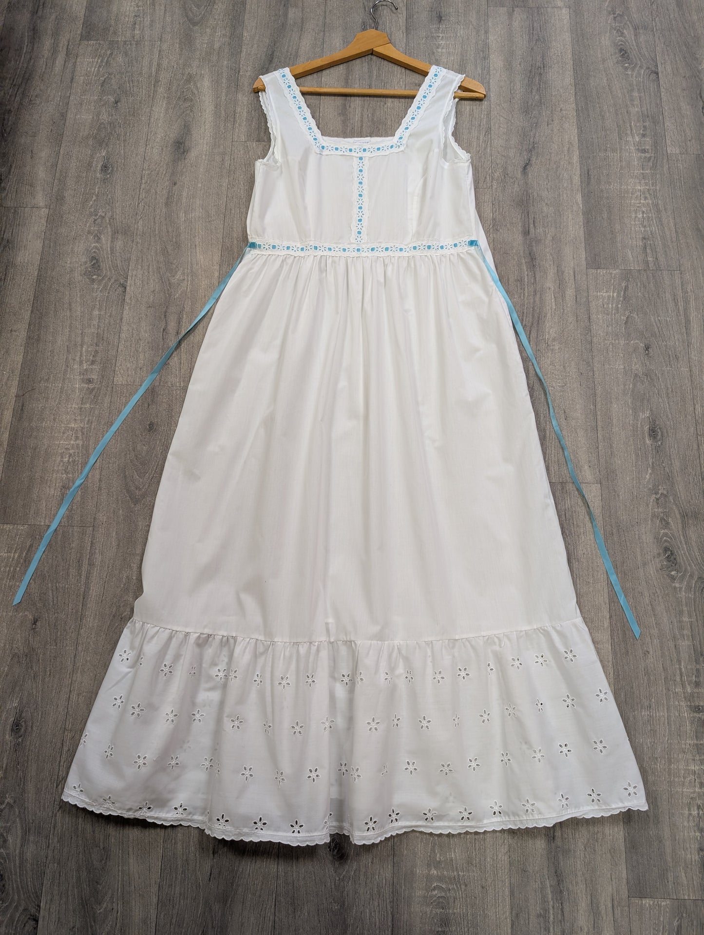 1970s Kayser white nightdress - S/M